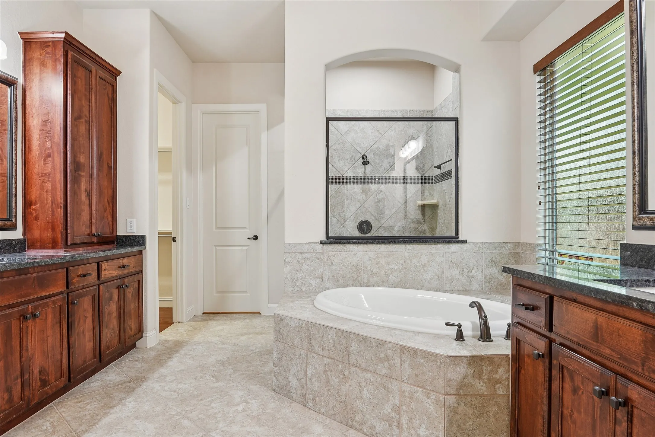 Single Family Residence For Rent in Tarrant County , 1225 Huron Drive, Grapevine, Texas 76051, 5 Bedrooms, 5 Bathrooms, 3 Garage spaces, 4,539 Sqft, built in 2014, Price $5,800, mls#21335084, Real Estate Agent in Grapevine, Homes For Rent in Tarrant county, Homes For Rent in Grapevine, Realtor in Grapevine Texas, Real Estate Brokerage Independent Realty Texas, Luminita Cordes Realtor