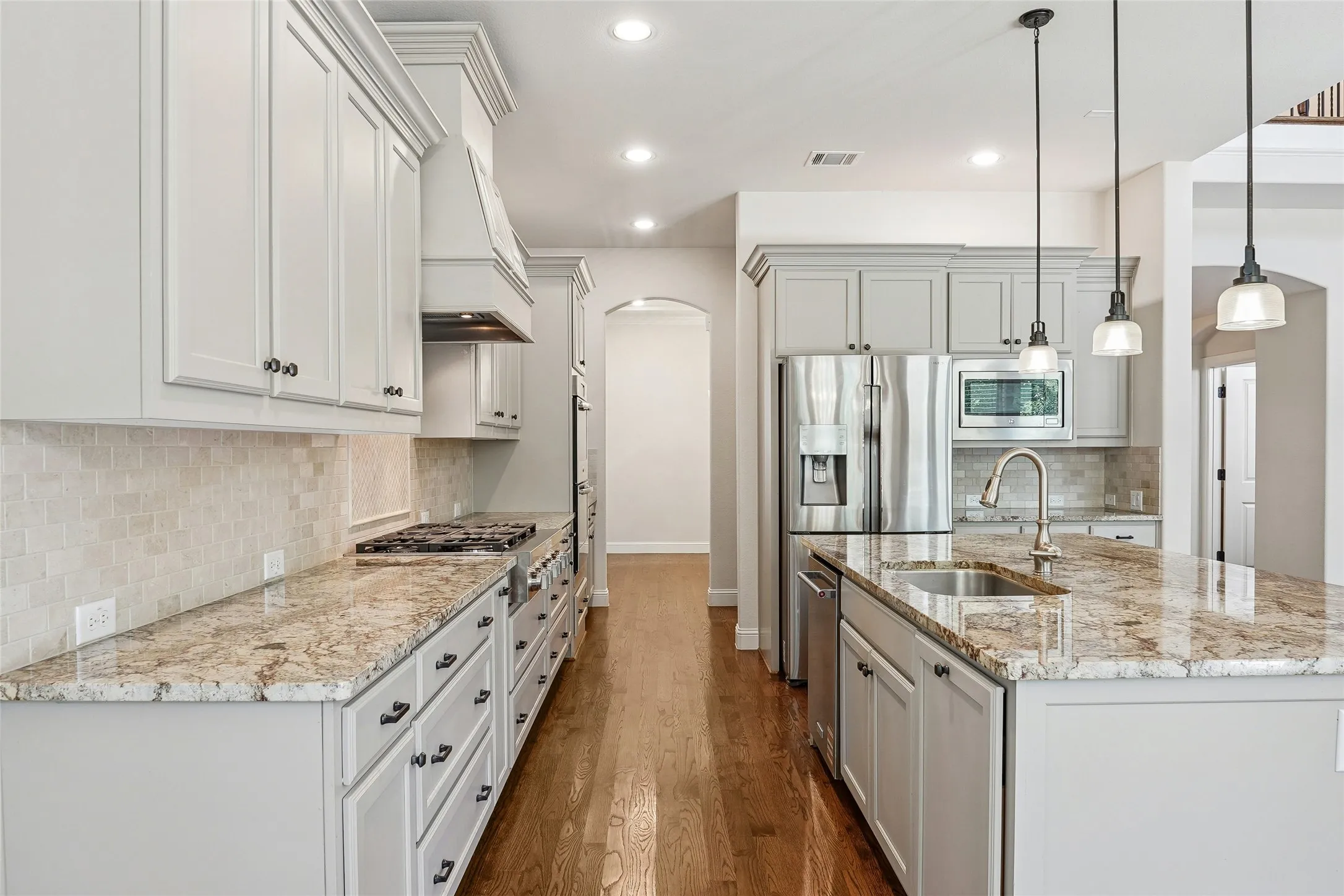 Single Family Residence For Rent in Tarrant County , 1225 Huron Drive, Grapevine, Texas 76051, 5 Bedrooms, 5 Bathrooms, 3 Garage spaces, 4,539 Sqft, built in 2014, Price $5,800, mls#21335084, Real Estate Agent in Grapevine, Homes For Rent in Tarrant county, Homes For Rent in Grapevine, Realtor in Grapevine Texas, Real Estate Brokerage Independent Realty Texas, Luminita Cordes Realtor