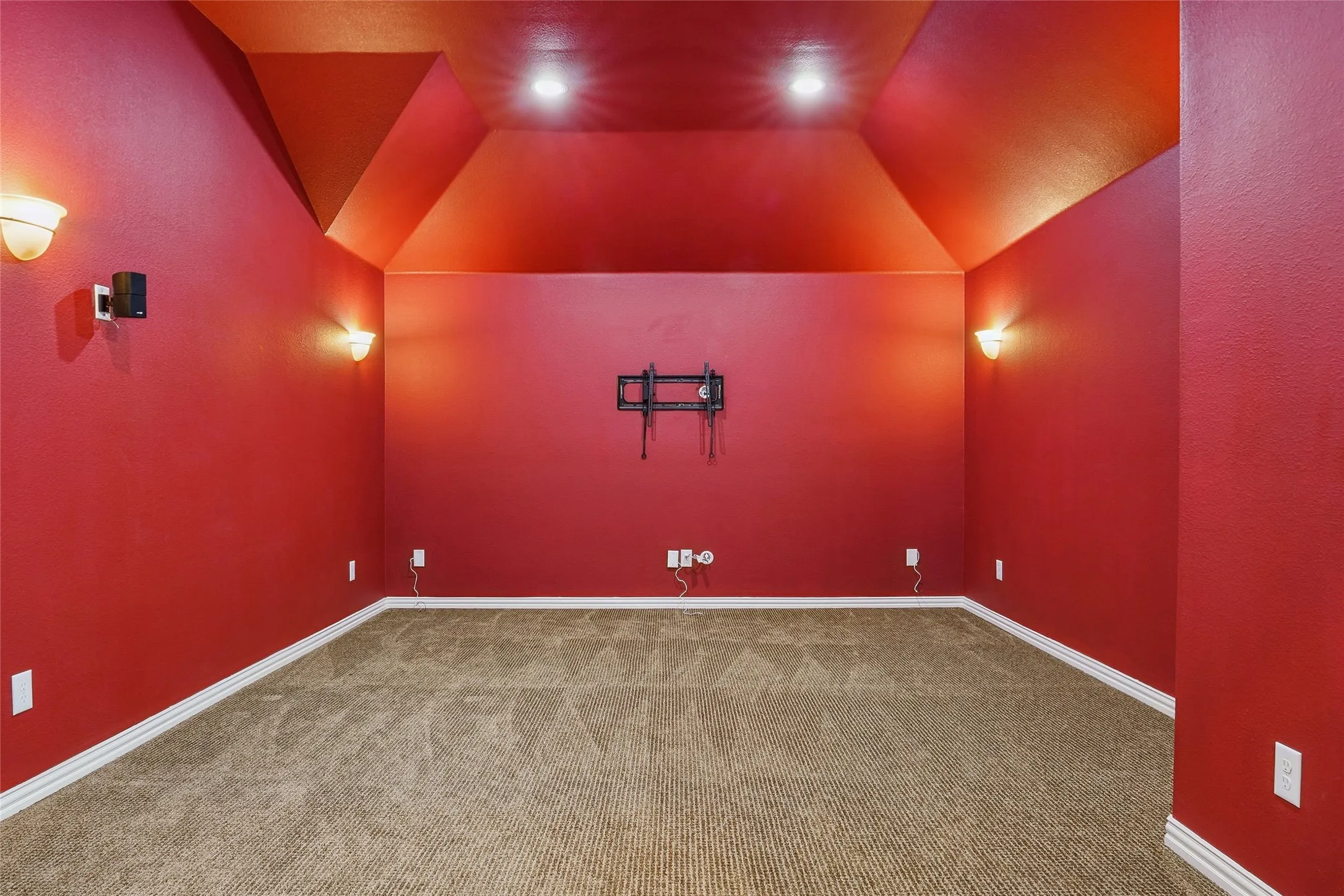 Single Family Residence For Rent in Tarrant County , 1225 Huron Drive, Grapevine, Texas 76051, 5 Bedrooms, 5 Bathrooms, 3 Garage spaces, 4,539 Sqft, built in 2014, Price $5,800, mls#21335084, Real Estate Agent in Grapevine, Homes For Rent in Tarrant county, Homes For Rent in Grapevine, Realtor in Grapevine Texas, Real Estate Brokerage Independent Realty Texas, Luminita Cordes Realtor