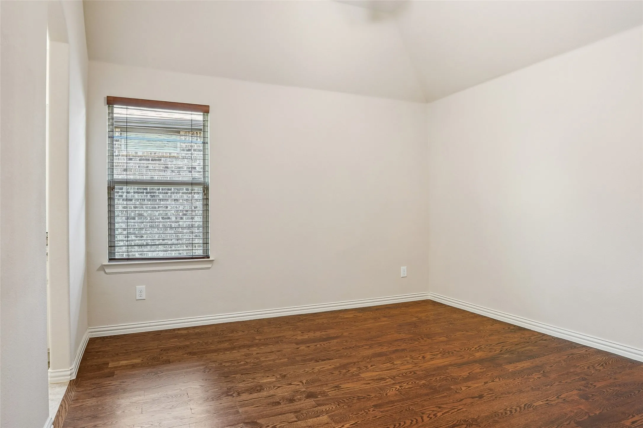 Single Family Residence For Rent in Tarrant County , 1225 Huron Drive, Grapevine, Texas 76051, 5 Bedrooms, 5 Bathrooms, 3 Garage spaces, 4,539 Sqft, built in 2014, Price $5,800, mls#21335084, Real Estate Agent in Grapevine, Homes For Rent in Tarrant county, Homes For Rent in Grapevine, Realtor in Grapevine Texas, Real Estate Brokerage Independent Realty Texas, Luminita Cordes Realtor