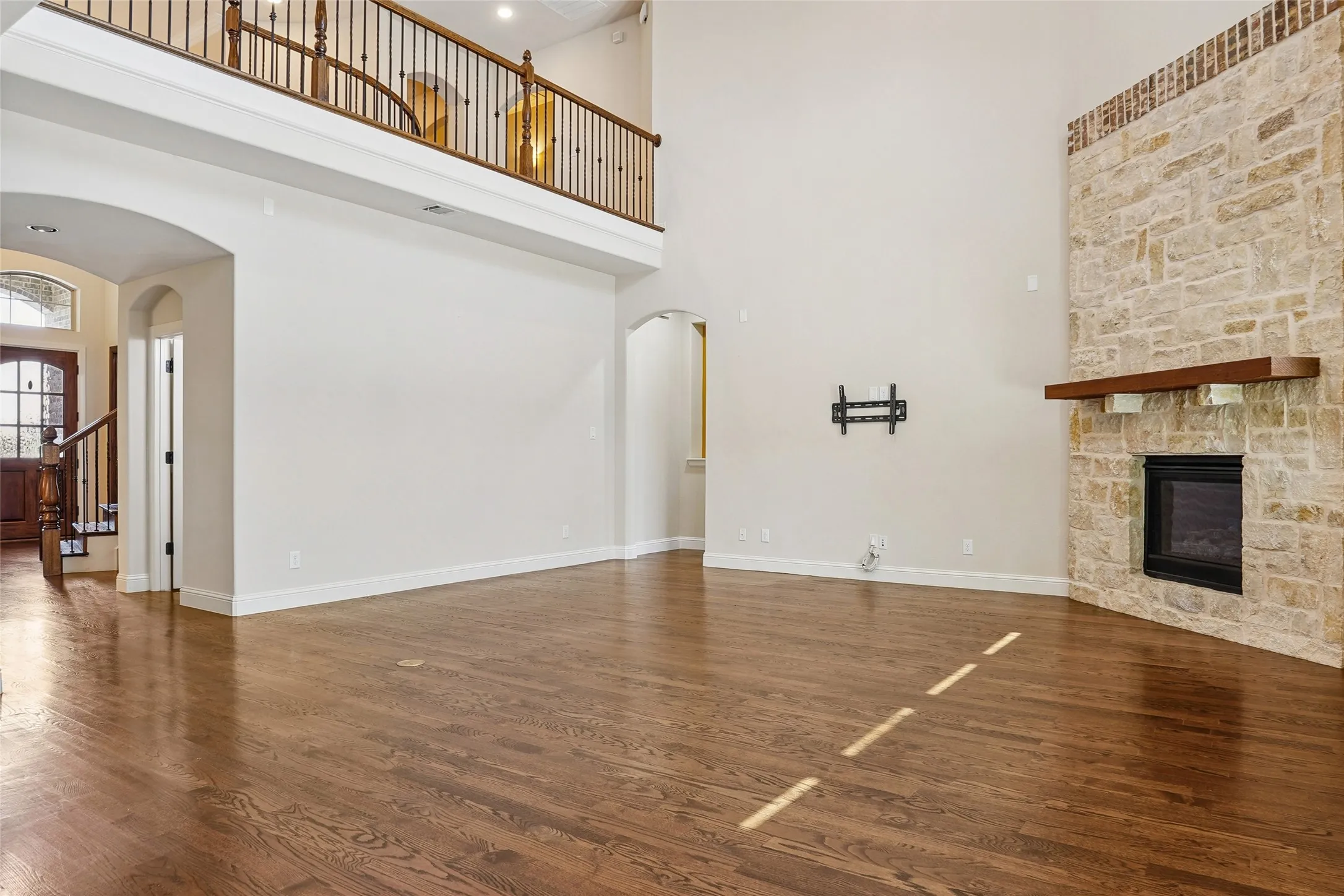 Single Family Residence For Rent in Tarrant County , 1225 Huron Drive, Grapevine, Texas 76051, 5 Bedrooms, 5 Bathrooms, 3 Garage spaces, 4,539 Sqft, built in 2014, Price $5,800, mls#21335084, Real Estate Agent in Grapevine, Homes For Rent in Tarrant county, Homes For Rent in Grapevine, Realtor in Grapevine Texas, Real Estate Brokerage Independent Realty Texas, Luminita Cordes Realtor