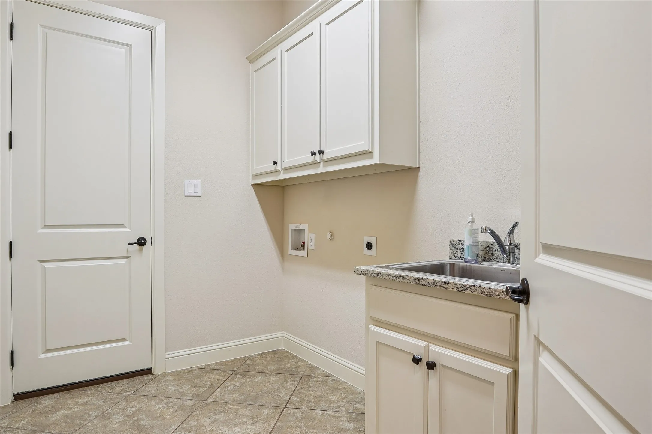 Single Family Residence For Rent in Tarrant County , 1225 Huron Drive, Grapevine, Texas 76051, 5 Bedrooms, 5 Bathrooms, 3 Garage spaces, 4,539 Sqft, built in 2014, Price $5,800, mls#21335084, Real Estate Agent in Grapevine, Homes For Rent in Tarrant county, Homes For Rent in Grapevine, Realtor in Grapevine Texas, Real Estate Brokerage Independent Realty Texas, Luminita Cordes Realtor