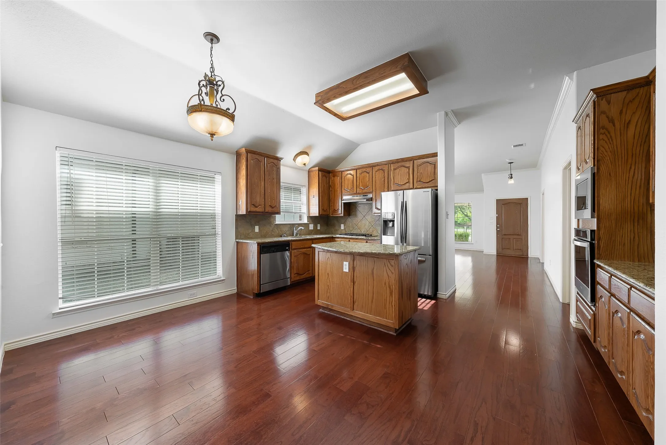 Single Family Residence For Sale in Collin County , 8300 Silverado Trail, Mc Kinney, Texas 75070, 3 Bedroom, 2 Bathroom, 2 Garage spaces, 2,378 Sqft, built in 2006, mls#21332761, Real Estate Agent in Mc Kinney, Homes For Sale in Collin county, Homes For Sale in Mc Kinney, Realtor in Mc Kinney Texas, Real Estate Brokerage Independent Realty Texas, Luminita Cordes Realtor