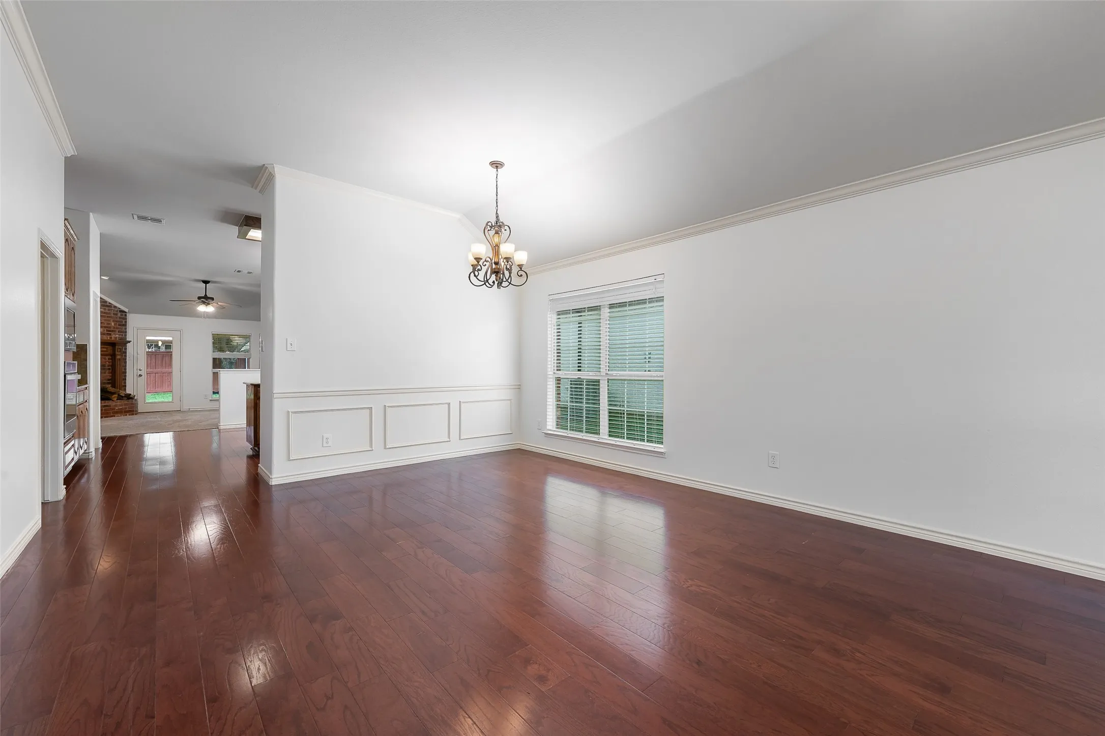 Single Family Residence For Sale in Collin County , 8300 Silverado Trail, Mc Kinney, Texas 75070, 3 Bedroom, 2 Bathroom, 2 Garage spaces, 2,378 Sqft, built in 2006, mls#21332761, Real Estate Agent in Mc Kinney, Homes For Sale in Collin county, Homes For Sale in Mc Kinney, Realtor in Mc Kinney Texas, Real Estate Brokerage Independent Realty Texas, Luminita Cordes Realtor