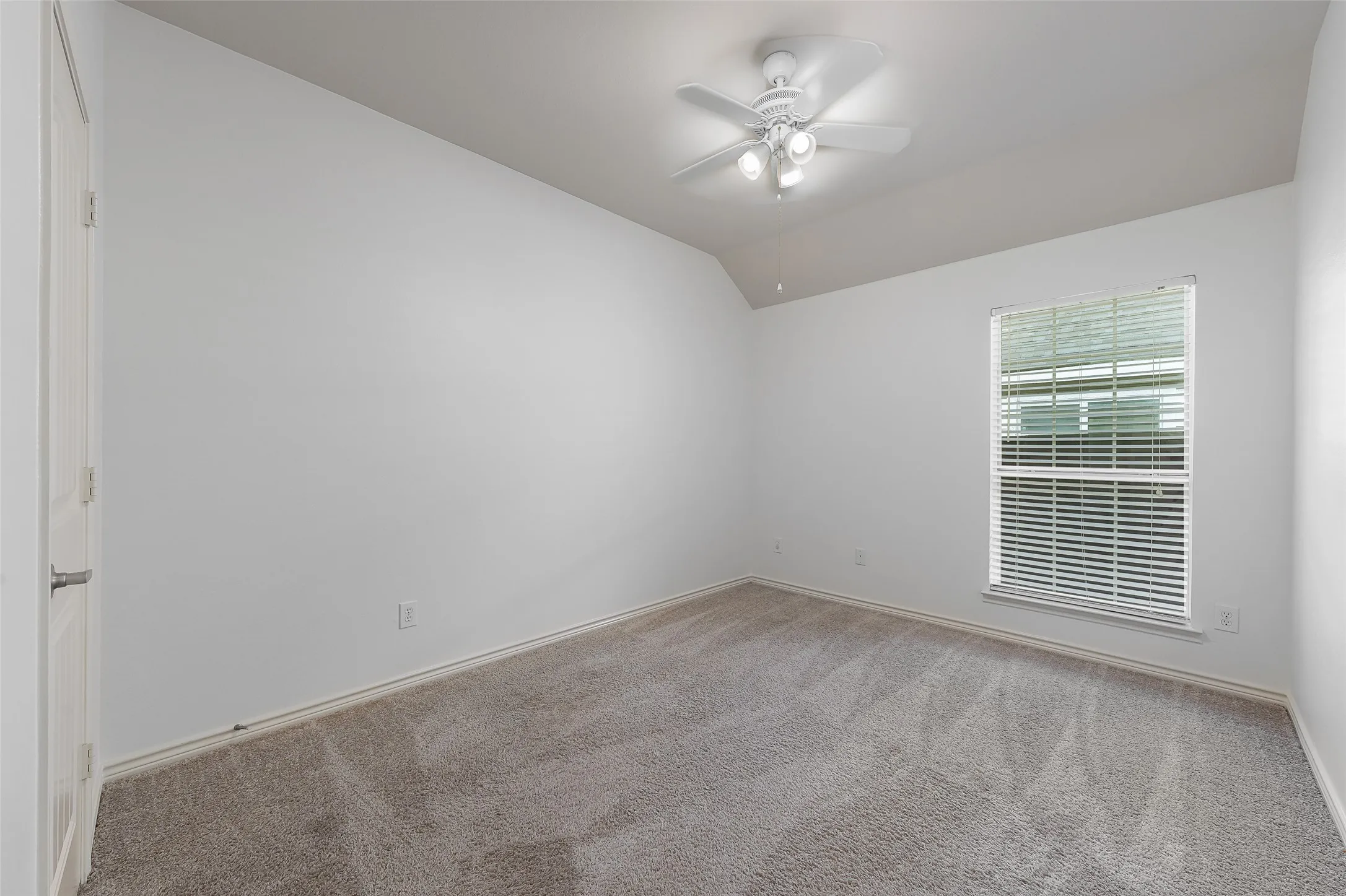 Single Family Residence For Sale in Collin County , 8300 Silverado Trail, Mc Kinney, Texas 75070, 3 Bedroom, 2 Bathroom, 2 Garage spaces, 2,378 Sqft, built in 2006, mls#21332761, Real Estate Agent in Mc Kinney, Homes For Sale in Collin county, Homes For Sale in Mc Kinney, Realtor in Mc Kinney Texas, Real Estate Brokerage Independent Realty Texas, Luminita Cordes Realtor
