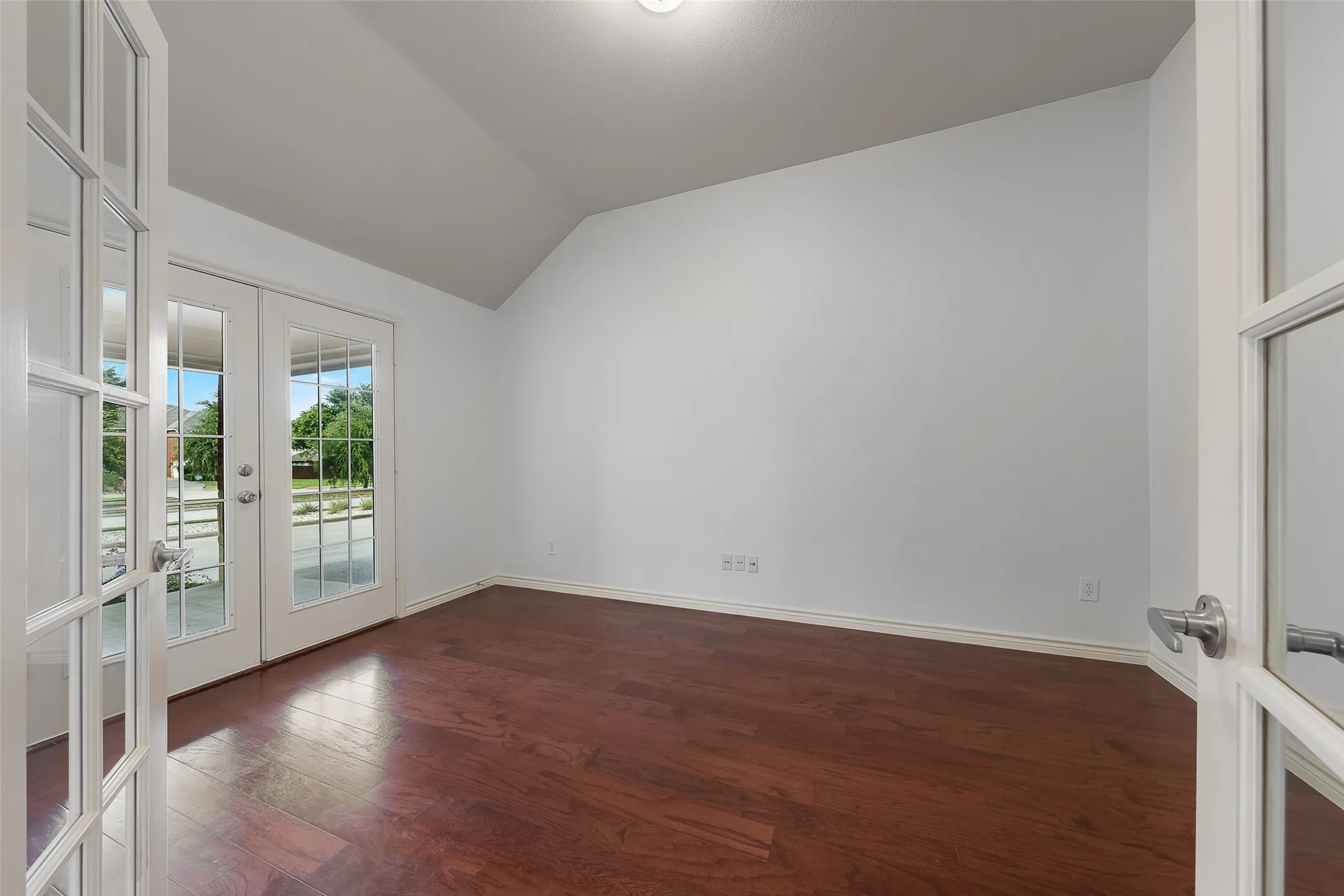 Single Family Residence For Sale in Collin County , 8300 Silverado Trail, Mc Kinney, Texas 75070, 3 Bedroom, 2 Bathroom, 2 Garage spaces, 2,378 Sqft, built in 2006, mls#21332761, Real Estate Agent in Mc Kinney, Homes For Sale in Collin county, Homes For Sale in Mc Kinney, Realtor in Mc Kinney Texas, Real Estate Brokerage Independent Realty Texas, Luminita Cordes Realtor