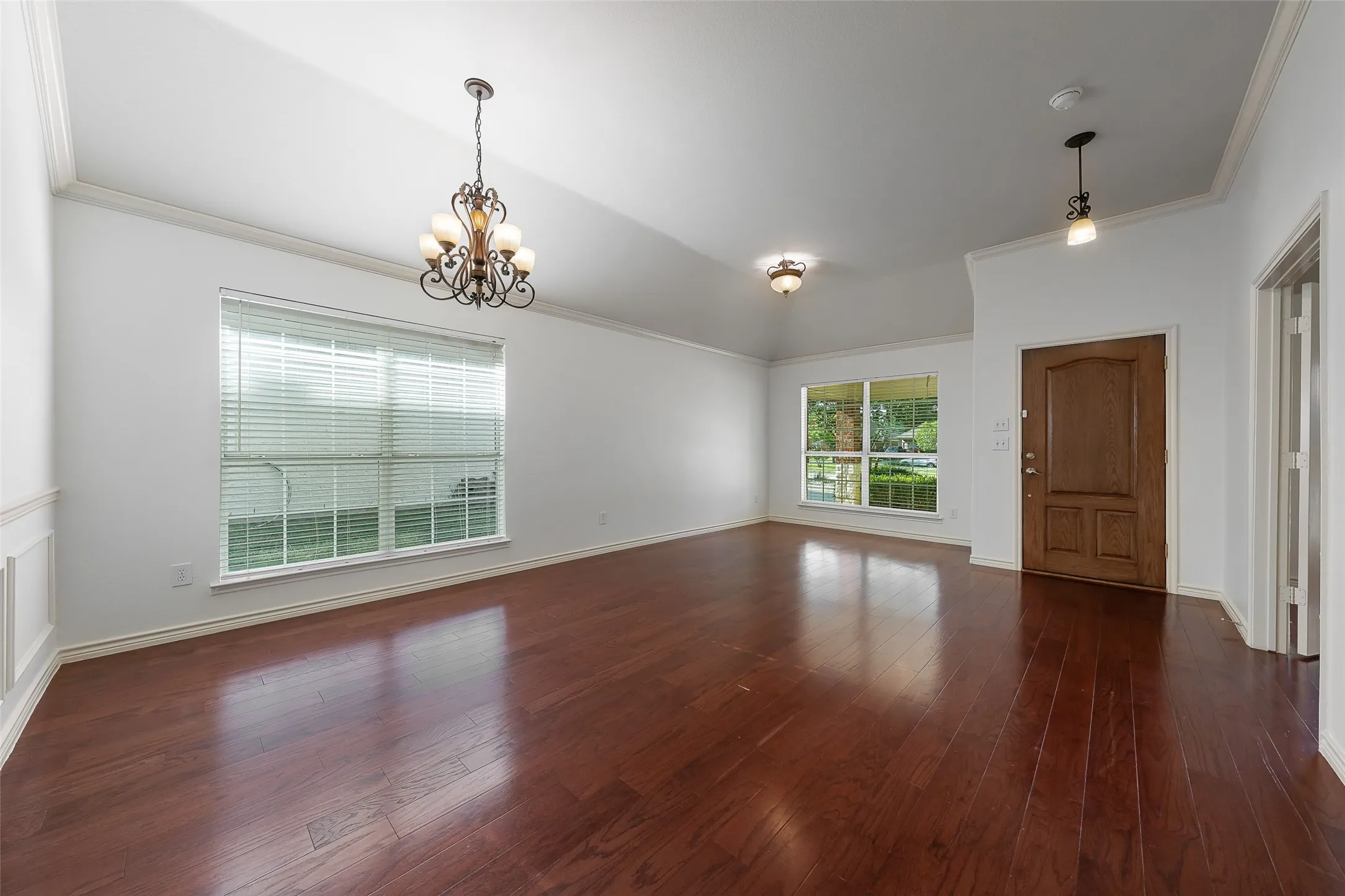 Single Family Residence For Sale in Collin County , 8300 Silverado Trail, Mc Kinney, Texas 75070, 3 Bedroom, 2 Bathroom, 2 Garage spaces, 2,378 Sqft, built in 2006, mls#21332761, Real Estate Agent in Mc Kinney, Homes For Sale in Collin county, Homes For Sale in Mc Kinney, Realtor in Mc Kinney Texas, Real Estate Brokerage Independent Realty Texas, Luminita Cordes Realtor