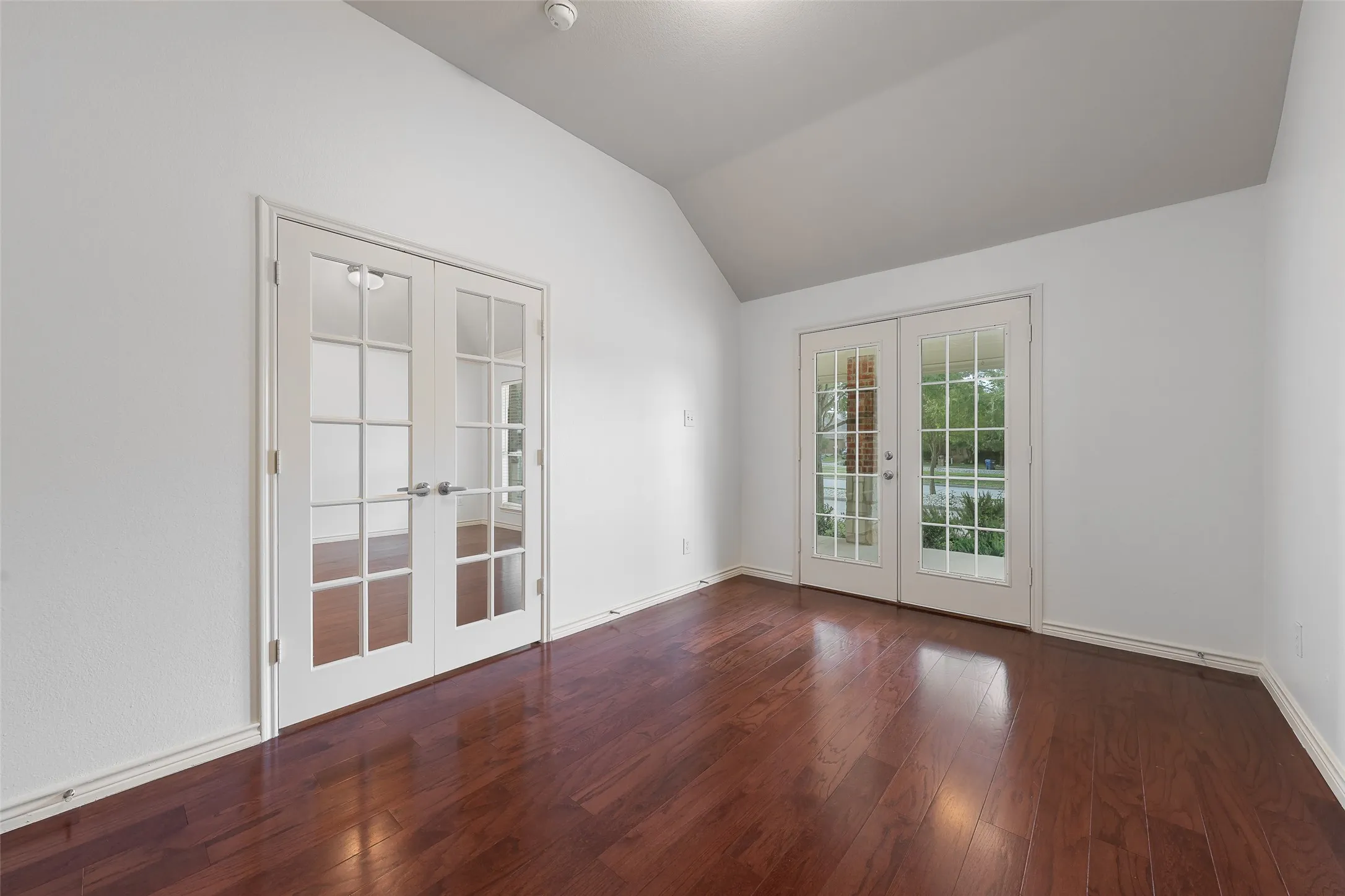 Single Family Residence For Sale in Collin County , 8300 Silverado Trail, Mc Kinney, Texas 75070, 3 Bedroom, 2 Bathroom, 2 Garage spaces, 2,378 Sqft, built in 2006, mls#21332761, Real Estate Agent in Mc Kinney, Homes For Sale in Collin county, Homes For Sale in Mc Kinney, Realtor in Mc Kinney Texas, Real Estate Brokerage Independent Realty Texas, Luminita Cordes Realtor