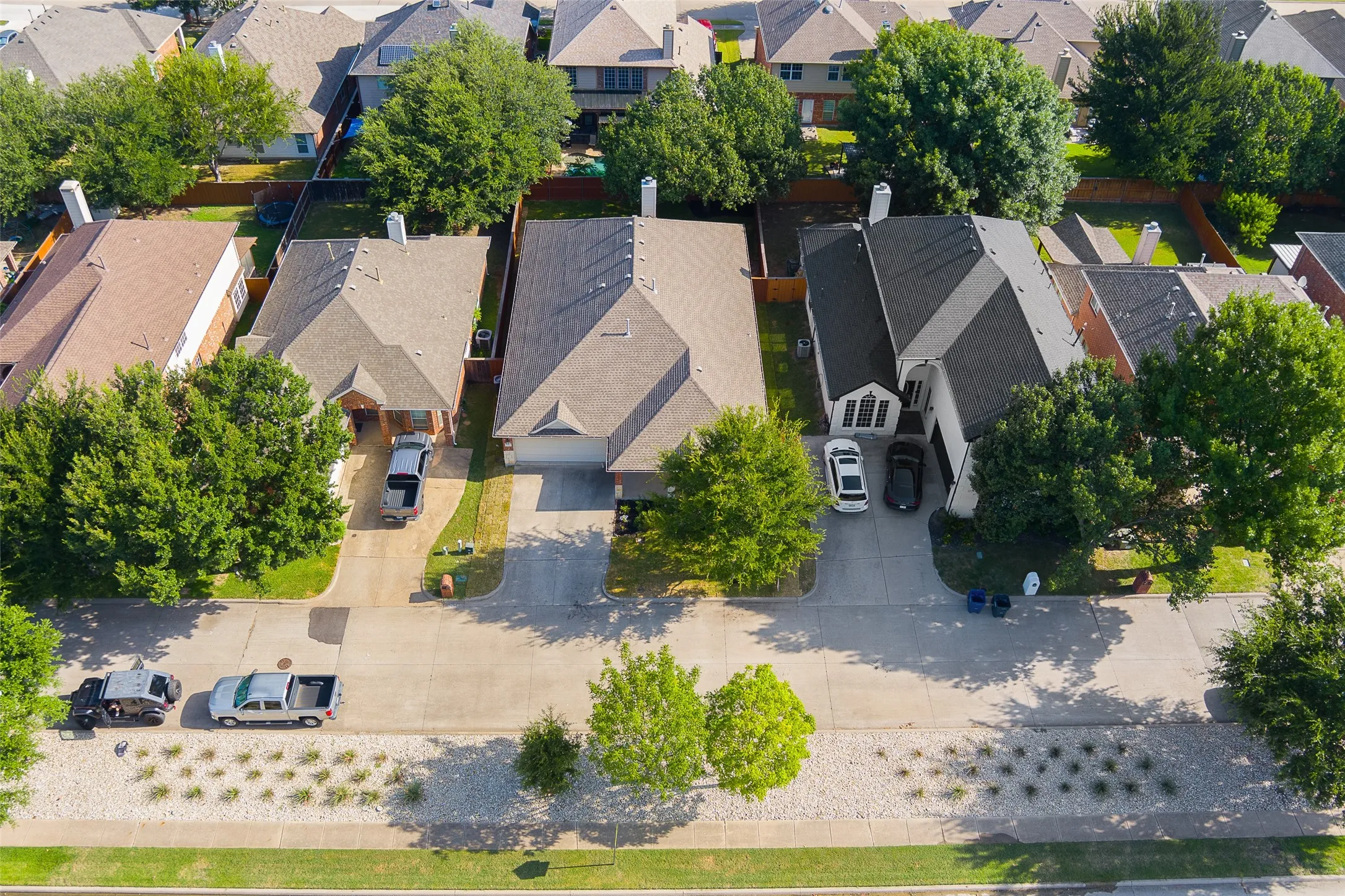 Single Family Residence For Sale in Collin County , 8300 Silverado Trail, Mc Kinney, Texas 75070, 3 Bedroom, 2 Bathroom, 2 Garage spaces, 2,378 Sqft, built in 2006, mls#21332761, Real Estate Agent in Mc Kinney, Homes For Sale in Collin county, Homes For Sale in Mc Kinney, Realtor in Mc Kinney Texas, Real Estate Brokerage Independent Realty Texas, Luminita Cordes Realtor