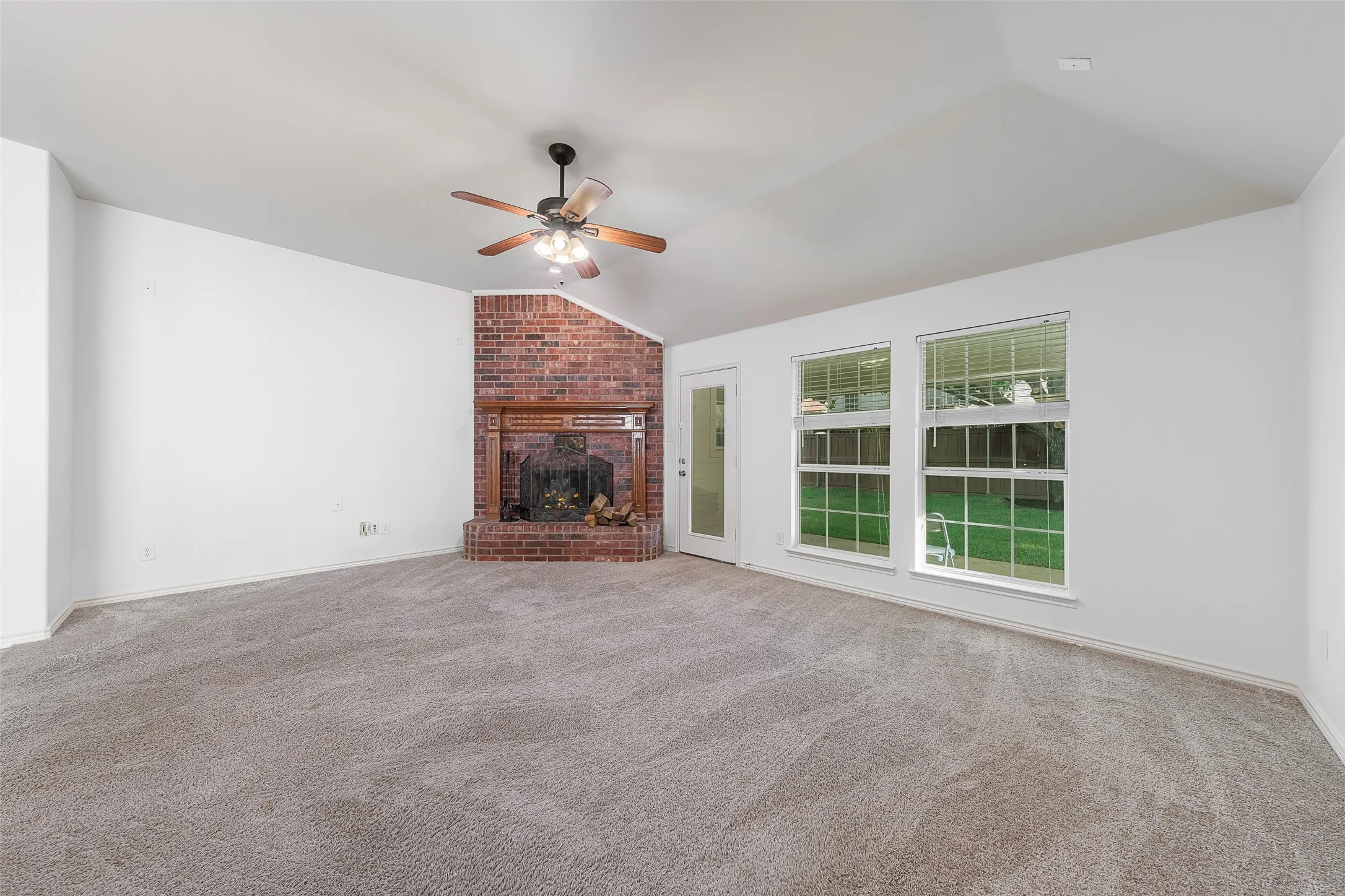 Single Family Residence For Sale in Collin County , 8300 Silverado Trail, Mc Kinney, Texas 75070, 3 Bedroom, 2 Bathroom, 2 Garage spaces, 2,378 Sqft, built in 2006, mls#21332761, Real Estate Agent in Mc Kinney, Homes For Sale in Collin county, Homes For Sale in Mc Kinney, Realtor in Mc Kinney Texas, Real Estate Brokerage Independent Realty Texas, Luminita Cordes Realtor