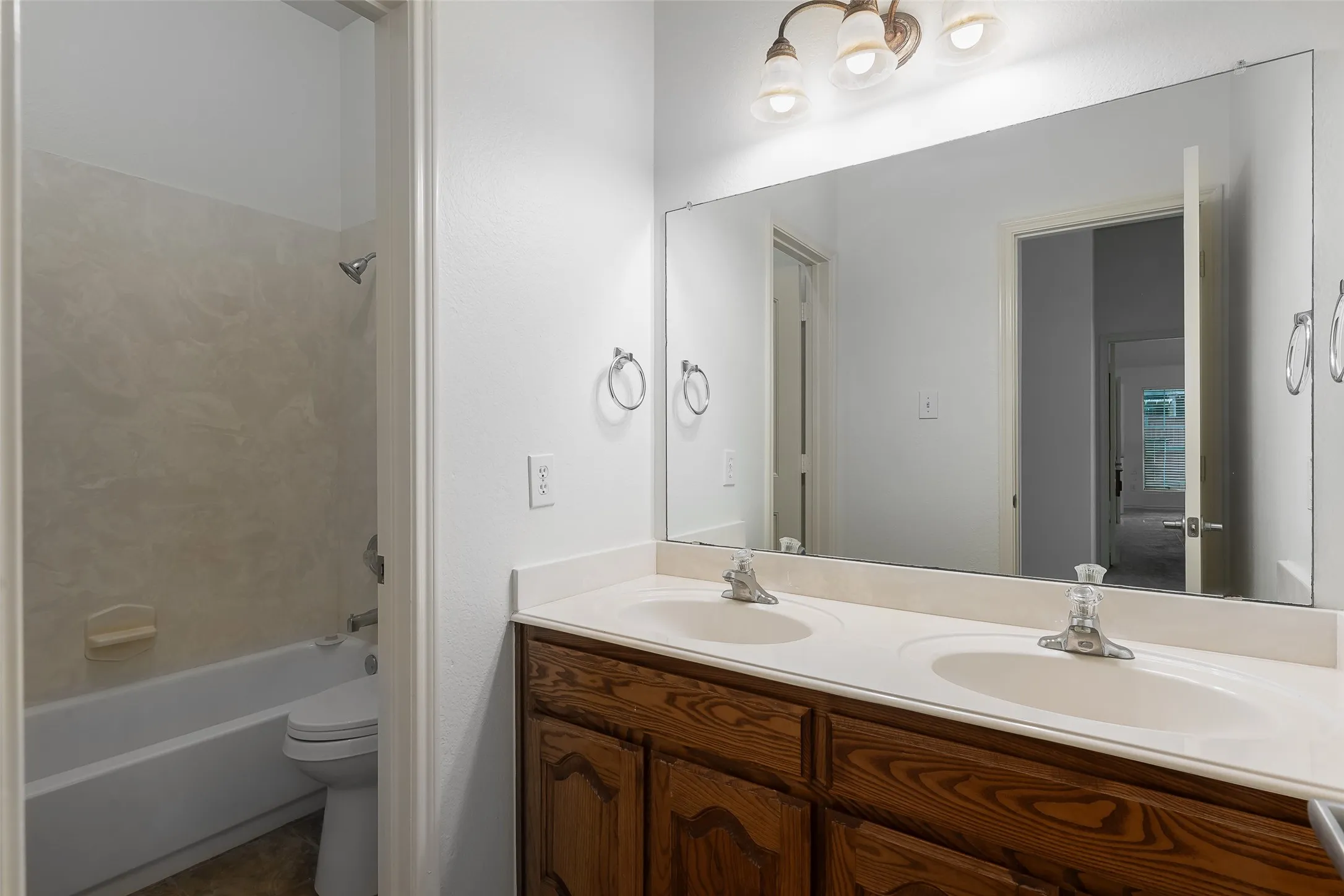 Single Family Residence For Sale in Collin County , 8300 Silverado Trail, Mc Kinney, Texas 75070, 3 Bedroom, 2 Bathroom, 2 Garage spaces, 2,378 Sqft, built in 2006, mls#21332761, Real Estate Agent in Mc Kinney, Homes For Sale in Collin county, Homes For Sale in Mc Kinney, Realtor in Mc Kinney Texas, Real Estate Brokerage Independent Realty Texas, Luminita Cordes Realtor