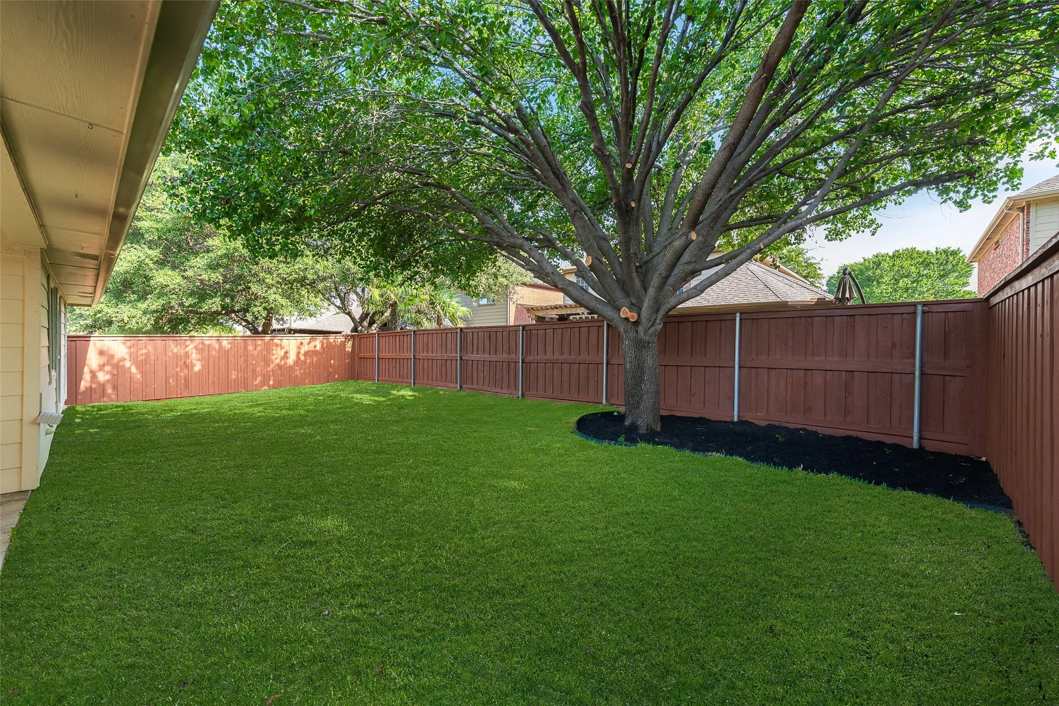 Single Family Residence For Sale in Collin County , 8300 Silverado Trail, Mc Kinney, Texas 75070, 3 Bedroom, 2 Bathroom, 2 Garage spaces, 2,378 Sqft, built in 2006, mls#21332761, Real Estate Agent in Mc Kinney, Homes For Sale in Collin county, Homes For Sale in Mc Kinney, Realtor in Mc Kinney Texas, Real Estate Brokerage Independent Realty Texas, Luminita Cordes Realtor
