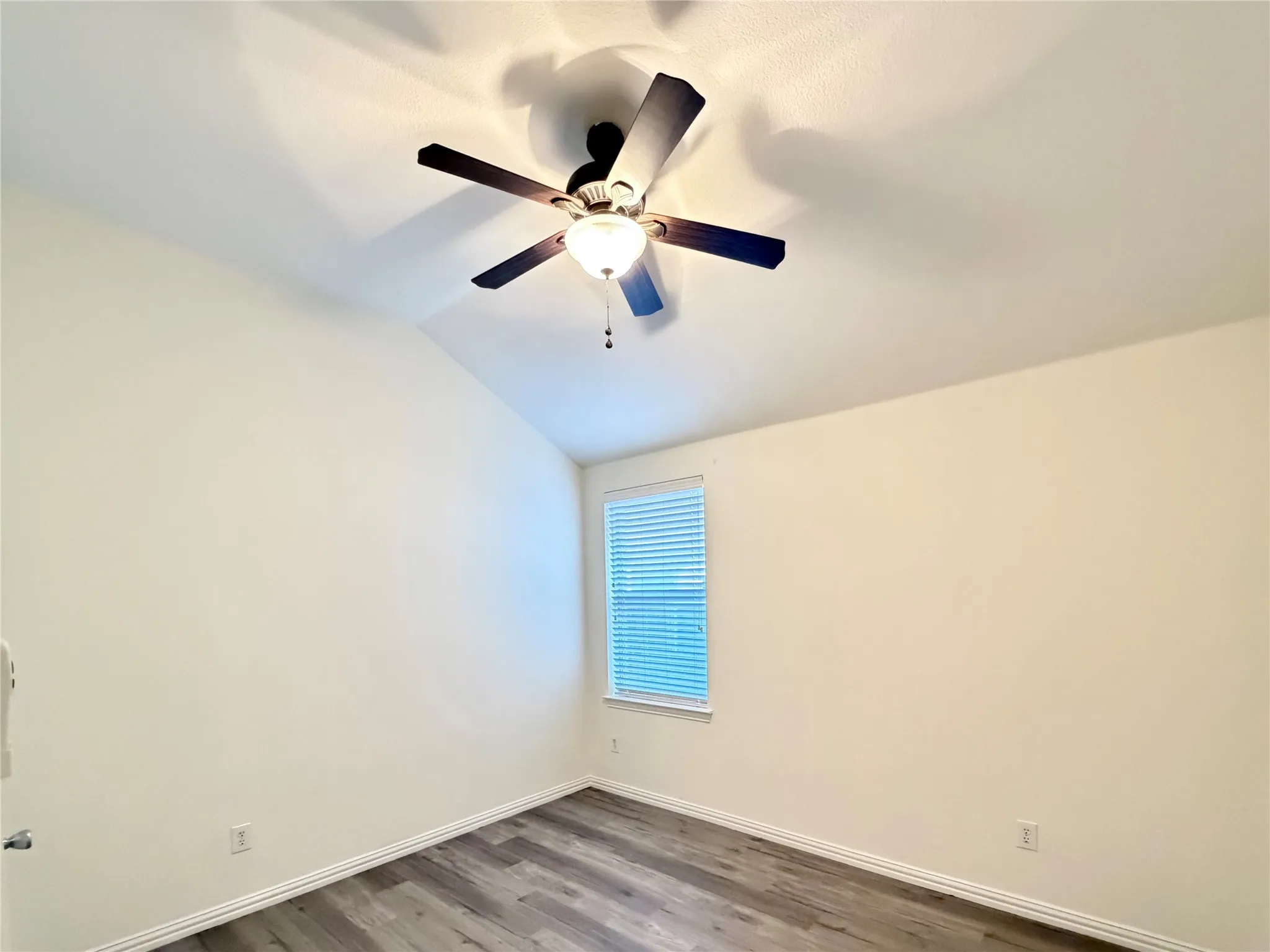 Single Family Residence For Rent in Denton County , 211 Parakeet Drive, Little Elm, Texas 75068, 4 Bedroom, 2 Bathroom, 2 Garage spaces, 1,975 Sqft, built in 2006, mls#21335087, Real Estate Agent in Little Elm, Homes For Rent in Denton county, Homes For Rent in Little Elm, Realtor in Little Elm Texas, Real Estate Brokerage Independent Realty Texas, Luminita Cordes Realtor