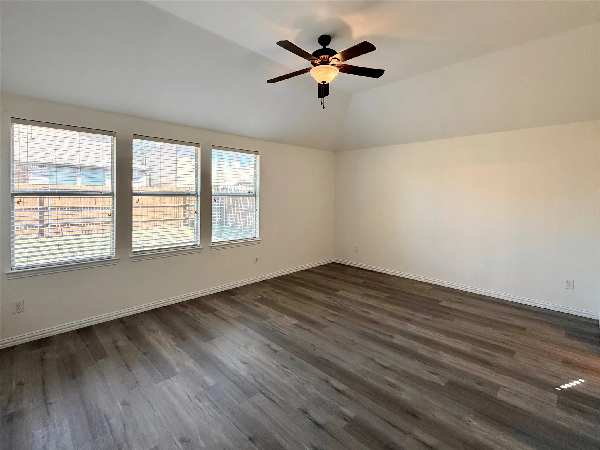 Single Family Residence For Rent in Denton County , 211 Parakeet Drive, Little Elm, Texas 75068, 4 Bedroom, 2 Bathroom, 2 Garage spaces, 1,975 Sqft, built in 2006, mls#21335087, Real Estate Agent in Little Elm, Homes For Rent in Denton county, Homes For Rent in Little Elm, Realtor in Little Elm Texas, Real Estate Brokerage Independent Realty Texas, Luminita Cordes Realtor