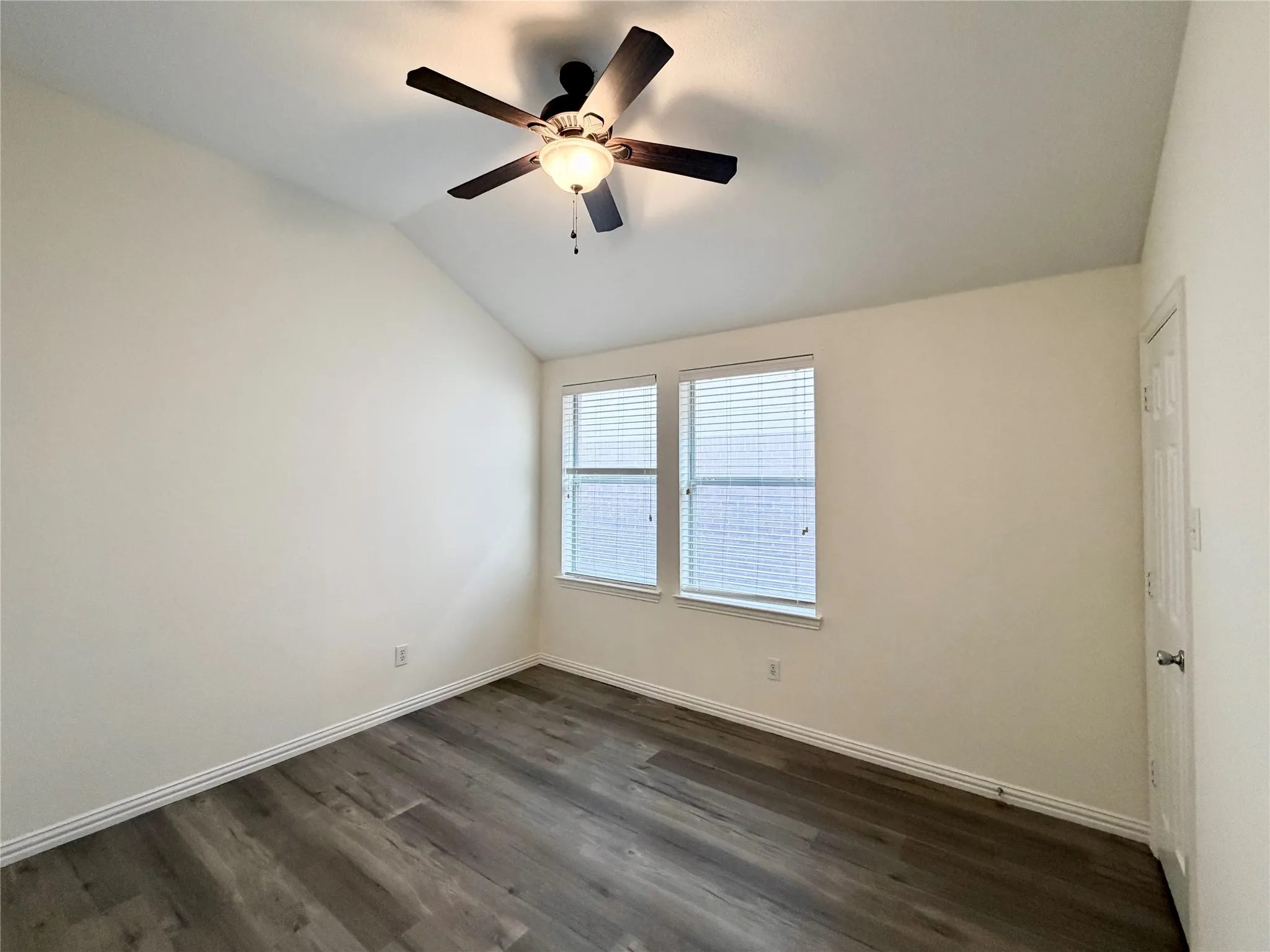 Single Family Residence For Rent in Denton County , 211 Parakeet Drive, Little Elm, Texas 75068, 4 Bedroom, 2 Bathroom, 2 Garage spaces, 1,975 Sqft, built in 2006, mls#21335087, Real Estate Agent in Little Elm, Homes For Rent in Denton county, Homes For Rent in Little Elm, Realtor in Little Elm Texas, Real Estate Brokerage Independent Realty Texas, Luminita Cordes Realtor