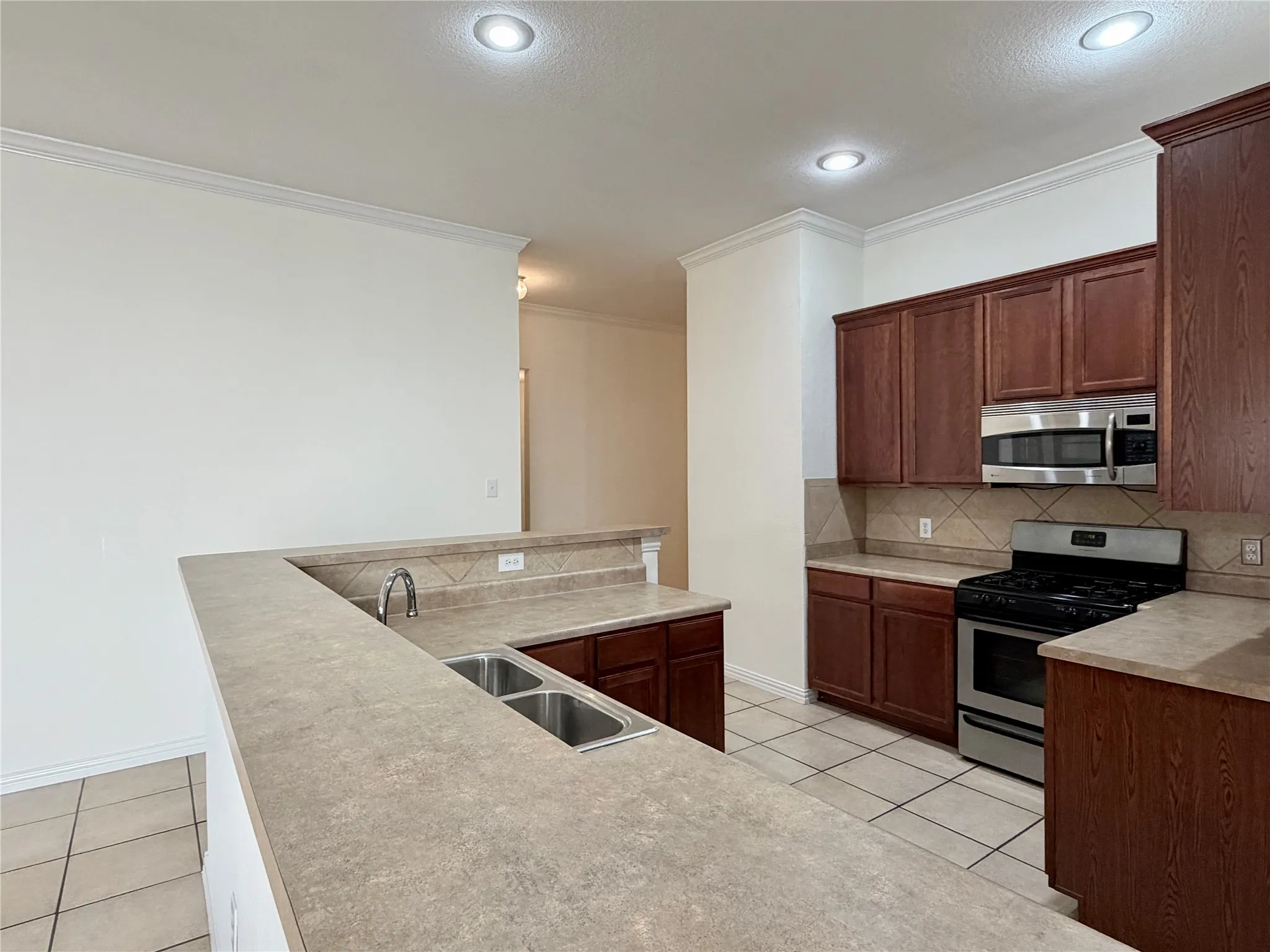 Single Family Residence For Rent in Denton County , 211 Parakeet Drive, Little Elm, Texas 75068, 4 Bedroom, 2 Bathroom, 2 Garage spaces, 1,975 Sqft, built in 2006, mls#21335087, Real Estate Agent in Little Elm, Homes For Rent in Denton county, Homes For Rent in Little Elm, Realtor in Little Elm Texas, Real Estate Brokerage Independent Realty Texas, Luminita Cordes Realtor