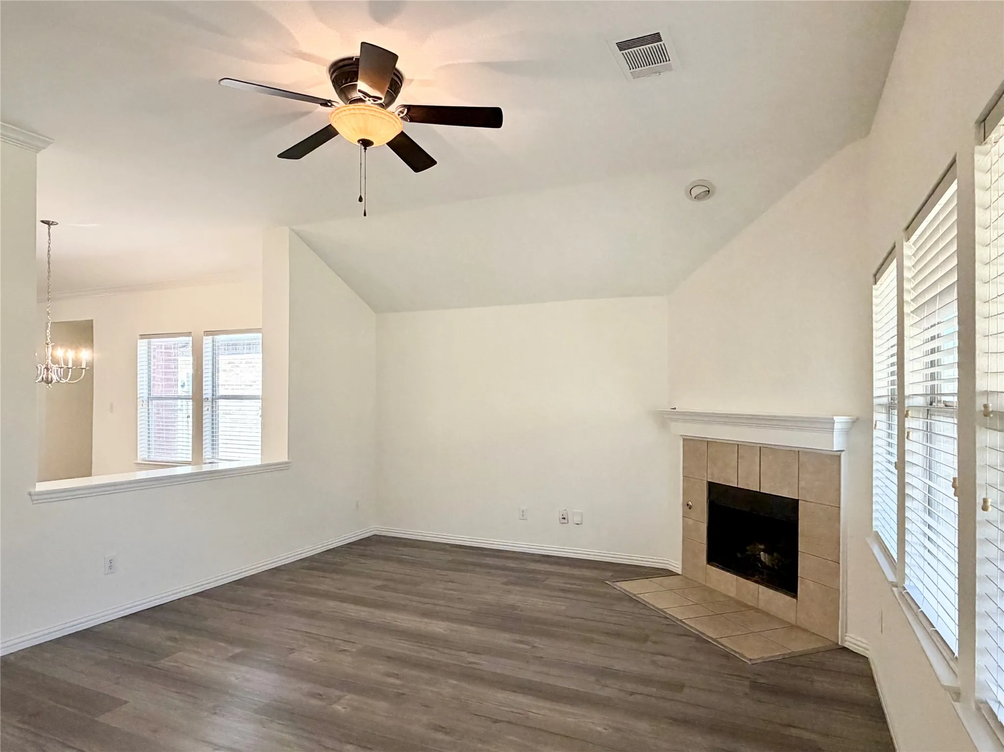 Single Family Residence For Rent in Denton County , 211 Parakeet Drive, Little Elm, Texas 75068, 4 Bedroom, 2 Bathroom, 2 Garage spaces, 1,975 Sqft, built in 2006, mls#21335087, Real Estate Agent in Little Elm, Homes For Rent in Denton county, Homes For Rent in Little Elm, Realtor in Little Elm Texas, Real Estate Brokerage Independent Realty Texas, Luminita Cordes Realtor
