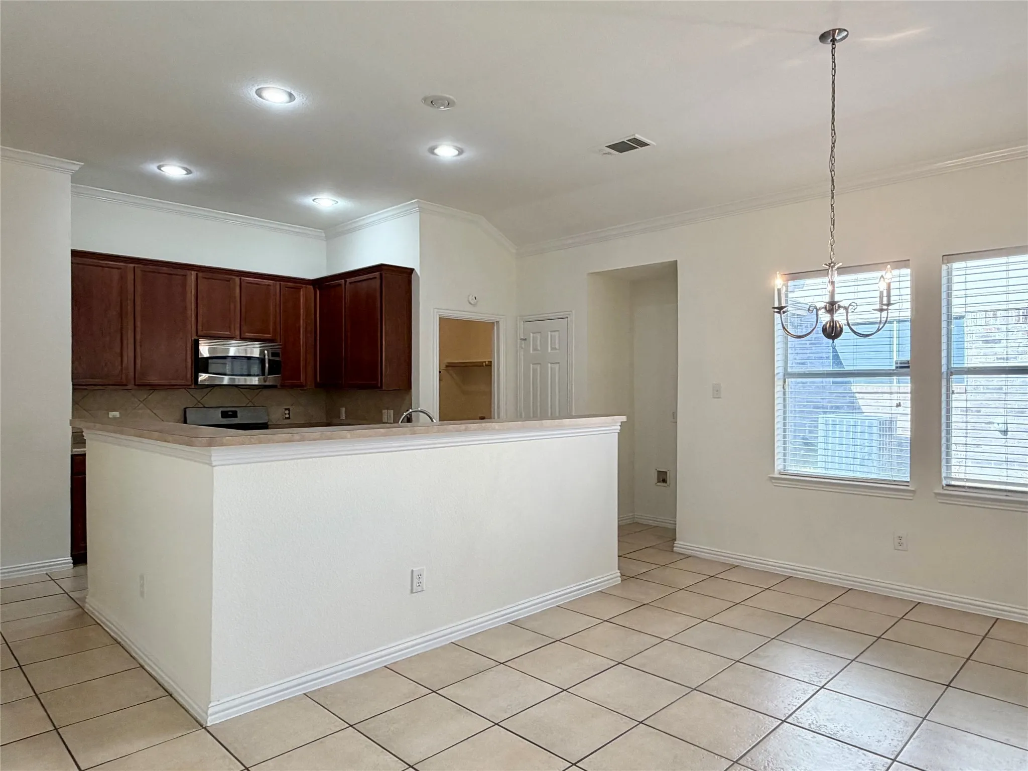Single Family Residence For Rent in Denton County , 211 Parakeet Drive, Little Elm, Texas 75068, 4 Bedroom, 2 Bathroom, 2 Garage spaces, 1,975 Sqft, built in 2006, mls#21335087, Real Estate Agent in Little Elm, Homes For Rent in Denton county, Homes For Rent in Little Elm, Realtor in Little Elm Texas, Real Estate Brokerage Independent Realty Texas, Luminita Cordes Realtor