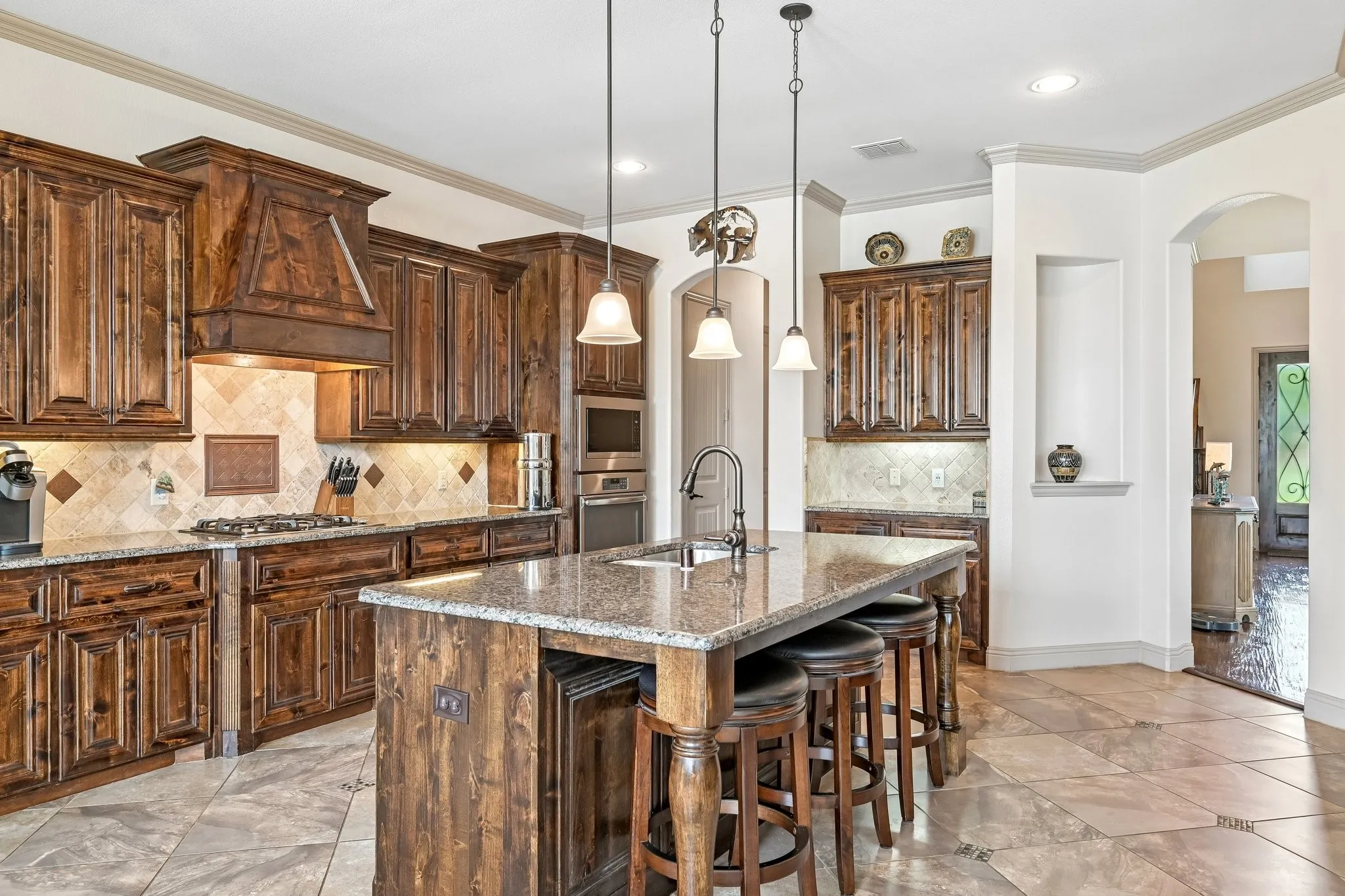 Beautiful Eat in Kitchen