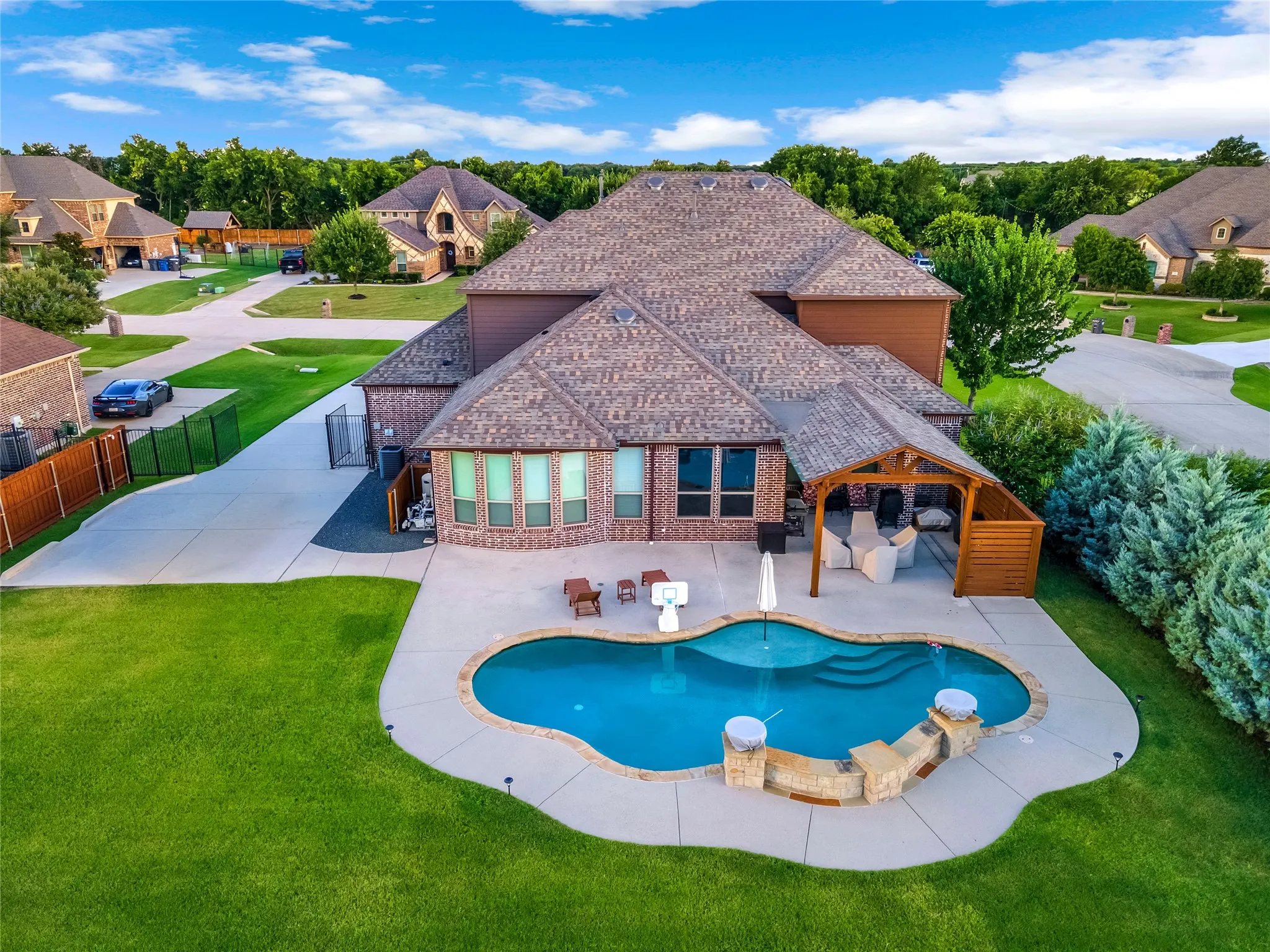 Single Family Residence For Sale in Collin County , 401 Pendall Drive, Wylie, Texas 75098, 4 Bedroom, 4 Bathroom, 3 Garage spaces, 3,859 Sqft, built in 2014, mls#21330849, Real Estate Agent in Wylie, Homes For Sale in Collin county, Homes For Sale in Wylie, Realtor in Wylie Texas, Real Estate Brokerage Independent Realty Texas, Luminita Cordes Realtor