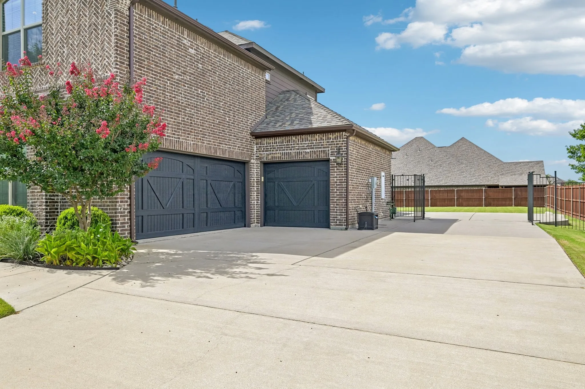 Single Family Residence For Sale in Collin County , 401 Pendall Drive, Wylie, Texas 75098, 4 Bedroom, 4 Bathroom, 3 Garage spaces, 3,859 Sqft, built in 2014, mls#21330849, Real Estate Agent in Wylie, Homes For Sale in Collin county, Homes For Sale in Wylie, Realtor in Wylie Texas, Real Estate Brokerage Independent Realty Texas, Luminita Cordes Realtor