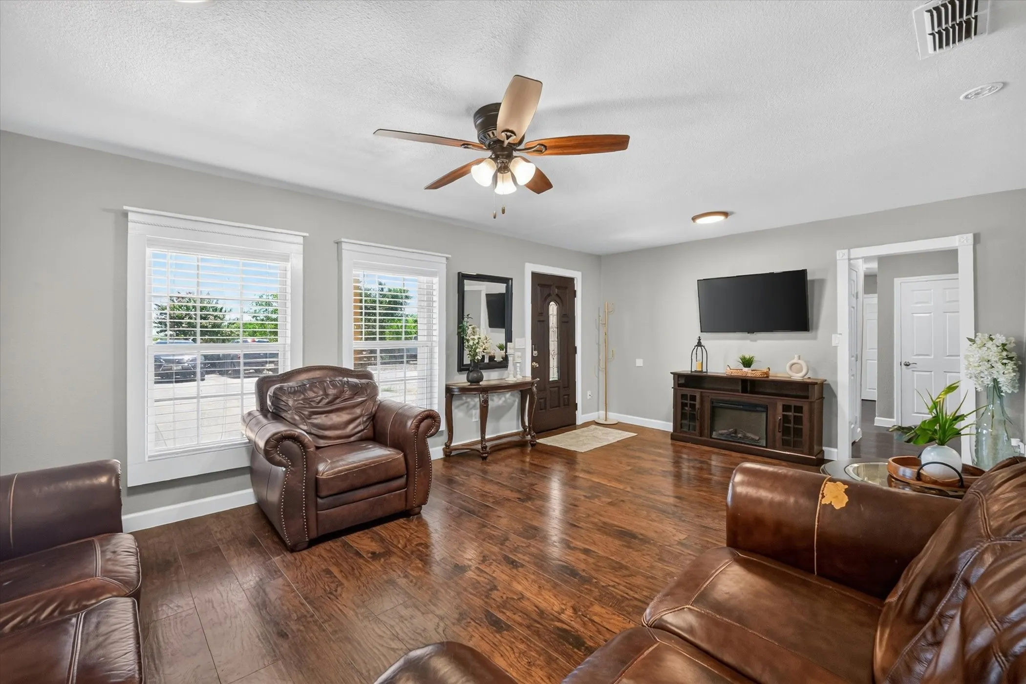 Single Family Residence For Sale in Denton County , 7725 FM 2164, Sanger, Texas 76266, 4 Bedrooms, 3 Bathrooms, Garage spaces, 2,469 Sqft, built in 1967, Price $850,000, mls#21335095, Real Estate Agent in Sanger, Homes For Sale in Denton county, Homes For Sale in Sanger, Realtor in Sanger Texas, Real Estate Brokerage Independent Realty Texas, Luminita Cordes Realtor
