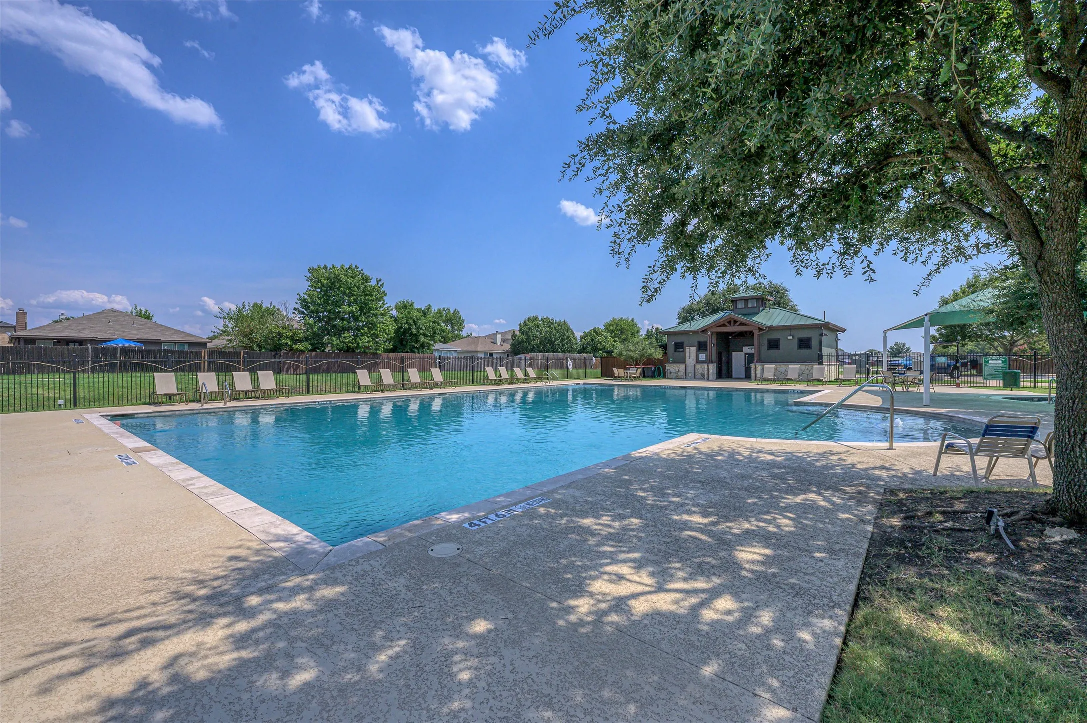 Single Family Residence For Sale in Collin County , 1301 Oak Hollow Lane, Anna, Texas 75409, 4 Bedroom, 2 Bathroom, 2 Garage spaces, 1,888 Sqft, built in 2004, mls#21329726, Real Estate Agent in Anna, Homes For Sale in Collin county, Homes For Sale in Anna, Realtor in Anna Texas, Real Estate Brokerage Independent Realty Texas, Luminita Cordes Realtor