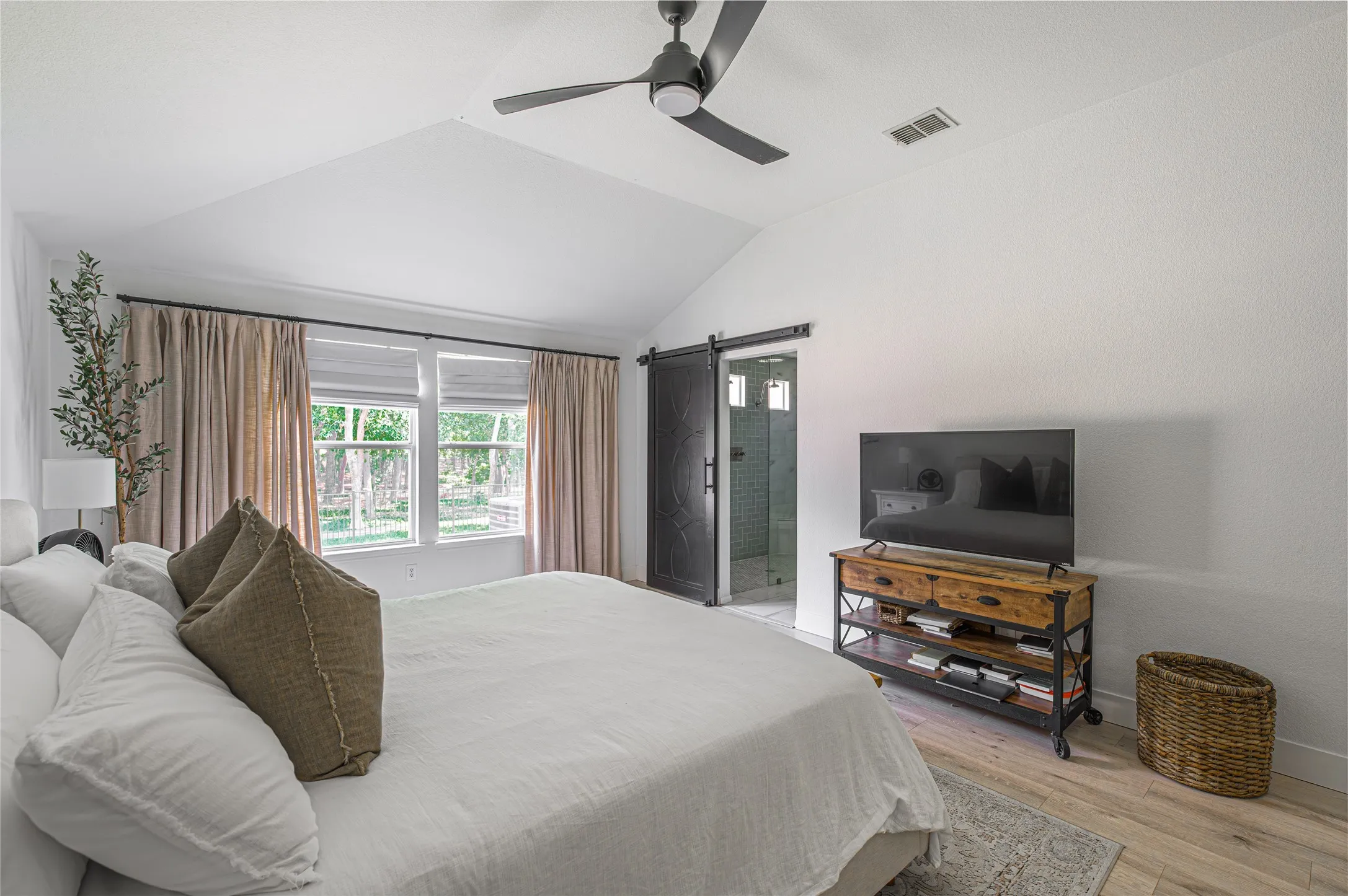 Single Family Residence For Sale in Collin County , 1301 Oak Hollow Lane, Anna, Texas 75409, 4 Bedroom, 2 Bathroom, 2 Garage spaces, 1,888 Sqft, built in 2004, mls#21329726, Real Estate Agent in Anna, Homes For Sale in Collin county, Homes For Sale in Anna, Realtor in Anna Texas, Real Estate Brokerage Independent Realty Texas, Luminita Cordes Realtor