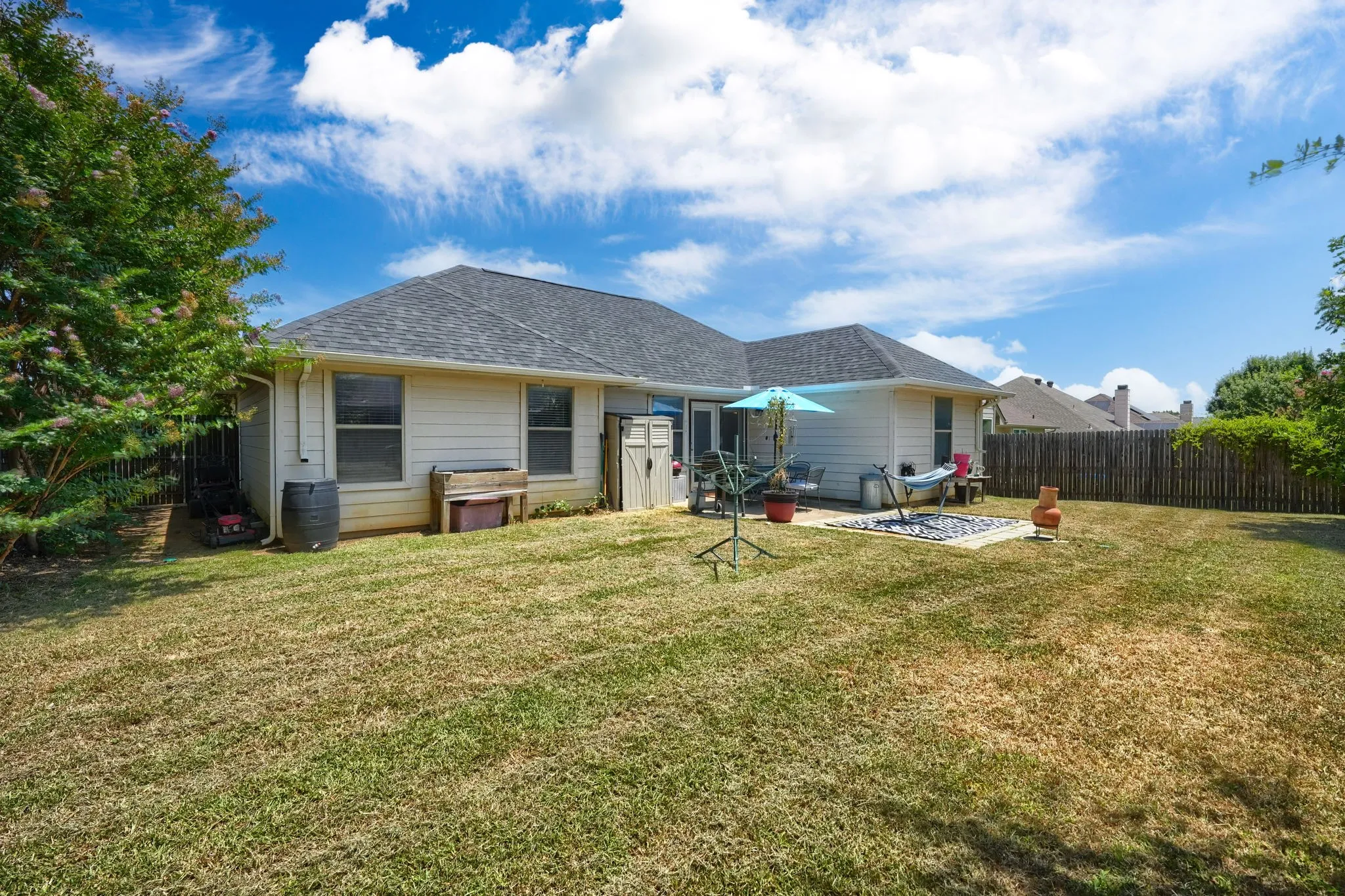 Single Family Residence For Sale in Denton County , 221 Quail Run, Aubrey, Texas 76227, 3 Bedroom, 2 Bathroom, 2 Garage spaces, 1,267 Sqft, built in 2006, mls#21330908, Real Estate Agent in Aubrey, Homes For Sale in Denton county, Homes For Sale in Aubrey, Realtor in Aubrey Texas, Real Estate Brokerage Independent Realty Texas, Luminita Cordes Realtor