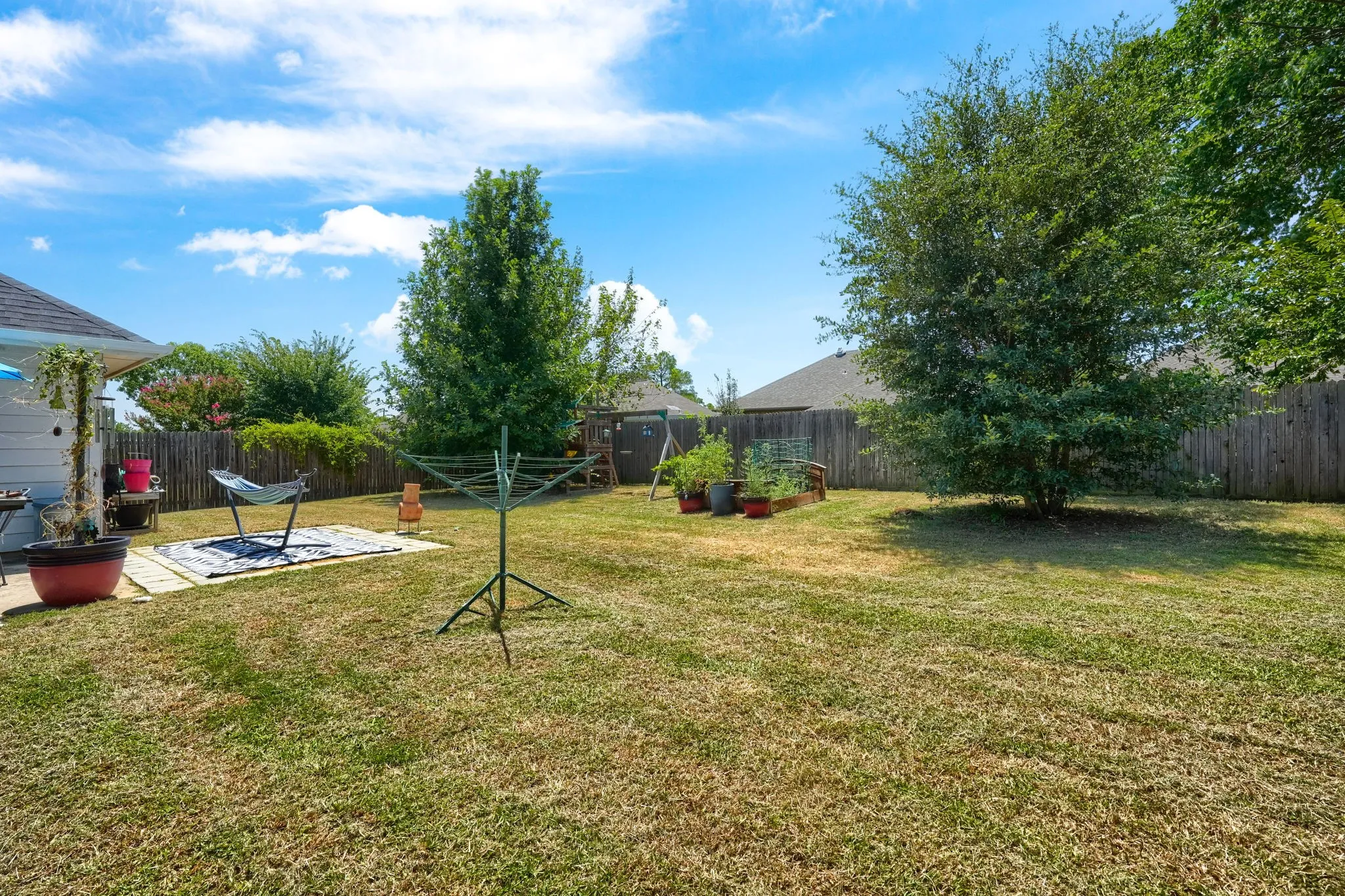 Single Family Residence For Sale in Denton County , 221 Quail Run, Aubrey, Texas 76227, 3 Bedroom, 2 Bathroom, 2 Garage spaces, 1,267 Sqft, built in 2006, mls#21330908, Real Estate Agent in Aubrey, Homes For Sale in Denton county, Homes For Sale in Aubrey, Realtor in Aubrey Texas, Real Estate Brokerage Independent Realty Texas, Luminita Cordes Realtor