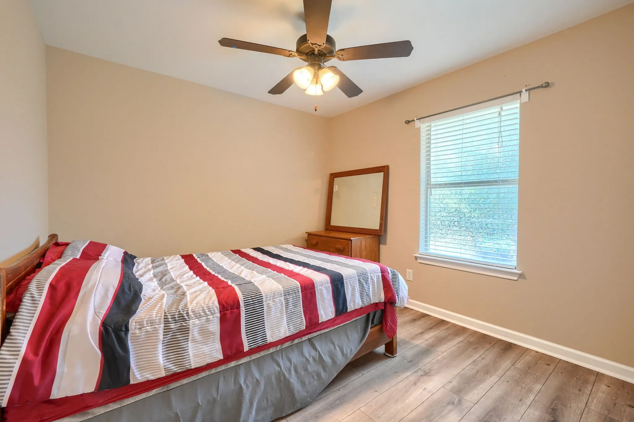 Single Family Residence For Sale in Denton County , 221 Quail Run, Aubrey, Texas 76227, 3 Bedroom, 2 Bathroom, 2 Garage spaces, 1,267 Sqft, built in 2006, mls#21330908, Real Estate Agent in Aubrey, Homes For Sale in Denton county, Homes For Sale in Aubrey, Realtor in Aubrey Texas, Real Estate Brokerage Independent Realty Texas, Luminita Cordes Realtor