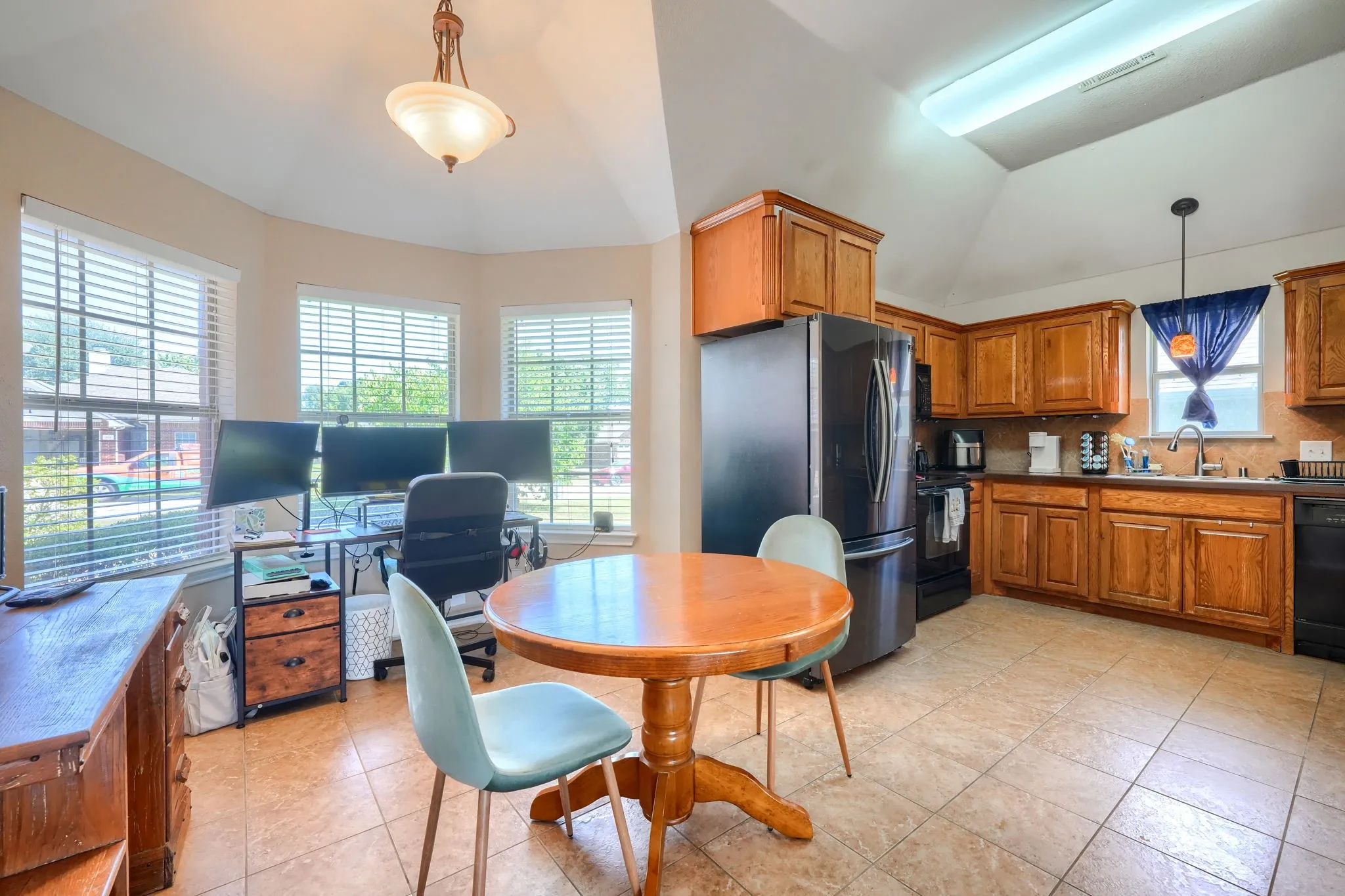 Single Family Residence For Sale in Denton County , 221 Quail Run, Aubrey, Texas 76227, 3 Bedroom, 2 Bathroom, 2 Garage spaces, 1,267 Sqft, built in 2006, mls#21330908, Real Estate Agent in Aubrey, Homes For Sale in Denton county, Homes For Sale in Aubrey, Realtor in Aubrey Texas, Real Estate Brokerage Independent Realty Texas, Luminita Cordes Realtor