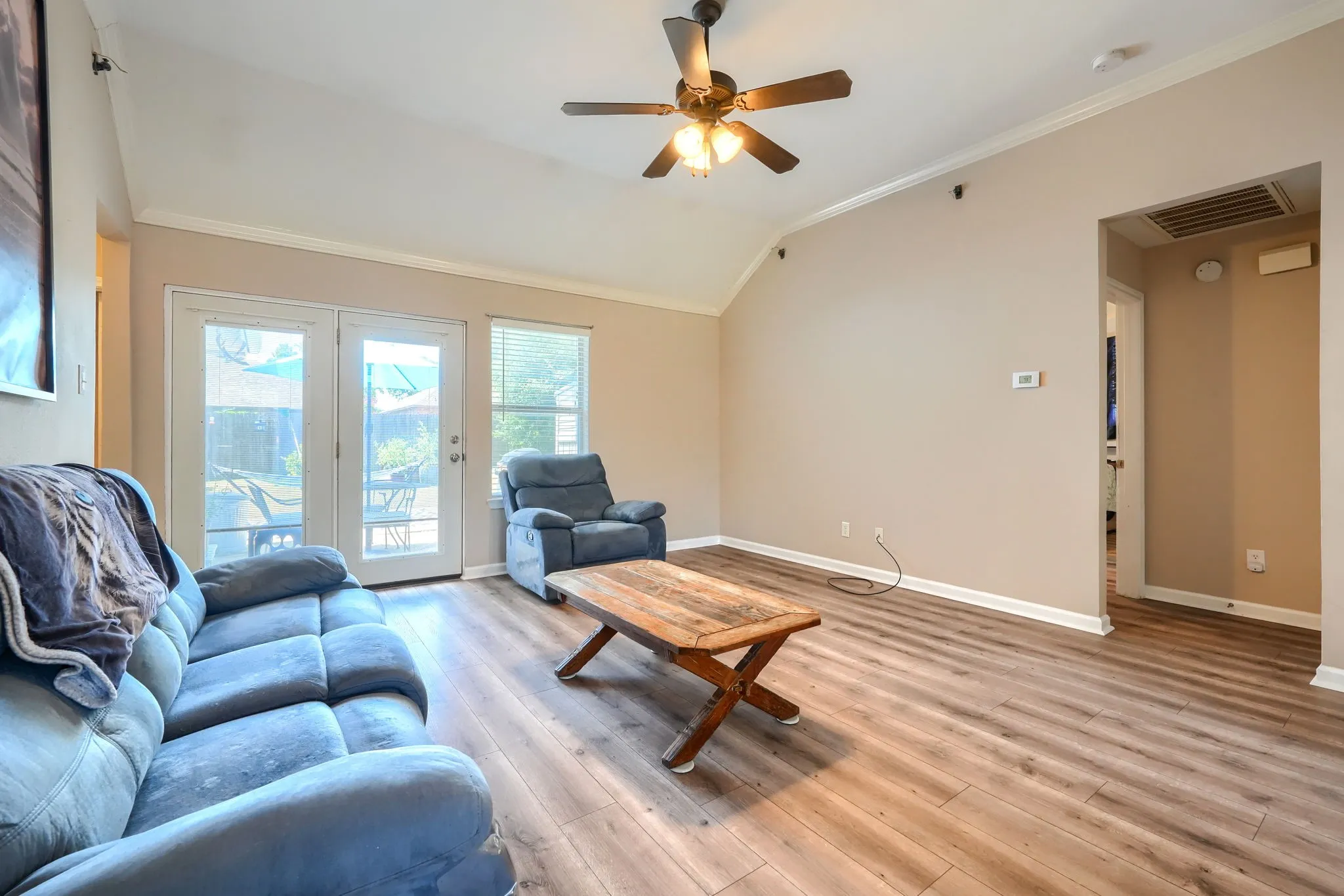 Single Family Residence For Sale in Denton County , 221 Quail Run, Aubrey, Texas 76227, 3 Bedroom, 2 Bathroom, 2 Garage spaces, 1,267 Sqft, built in 2006, mls#21330908, Real Estate Agent in Aubrey, Homes For Sale in Denton county, Homes For Sale in Aubrey, Realtor in Aubrey Texas, Real Estate Brokerage Independent Realty Texas, Luminita Cordes Realtor