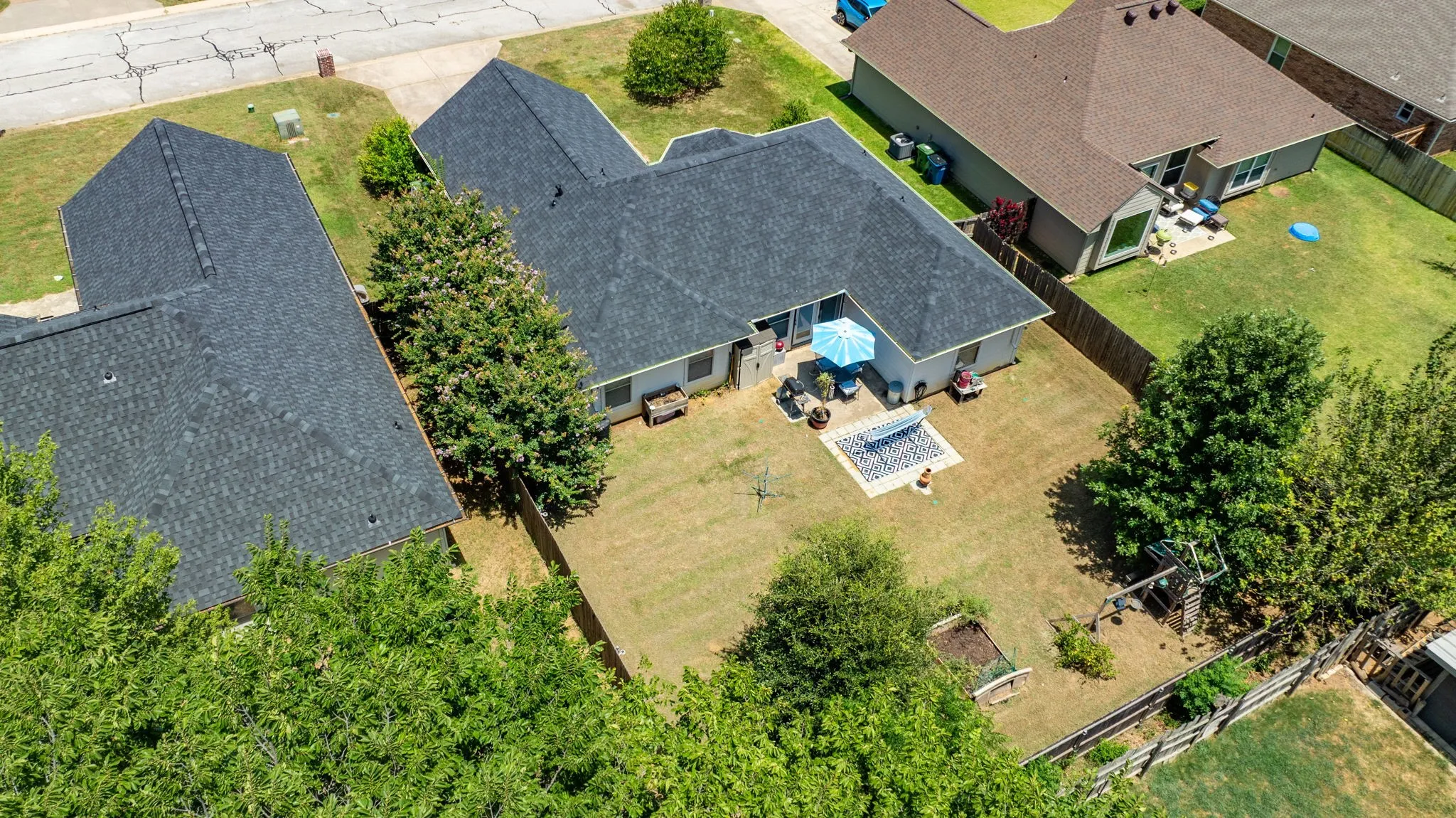 Single Family Residence For Sale in Denton County , 221 Quail Run, Aubrey, Texas 76227, 3 Bedroom, 2 Bathroom, 2 Garage spaces, 1,267 Sqft, built in 2006, mls#21330908, Real Estate Agent in Aubrey, Homes For Sale in Denton county, Homes For Sale in Aubrey, Realtor in Aubrey Texas, Real Estate Brokerage Independent Realty Texas, Luminita Cordes Realtor