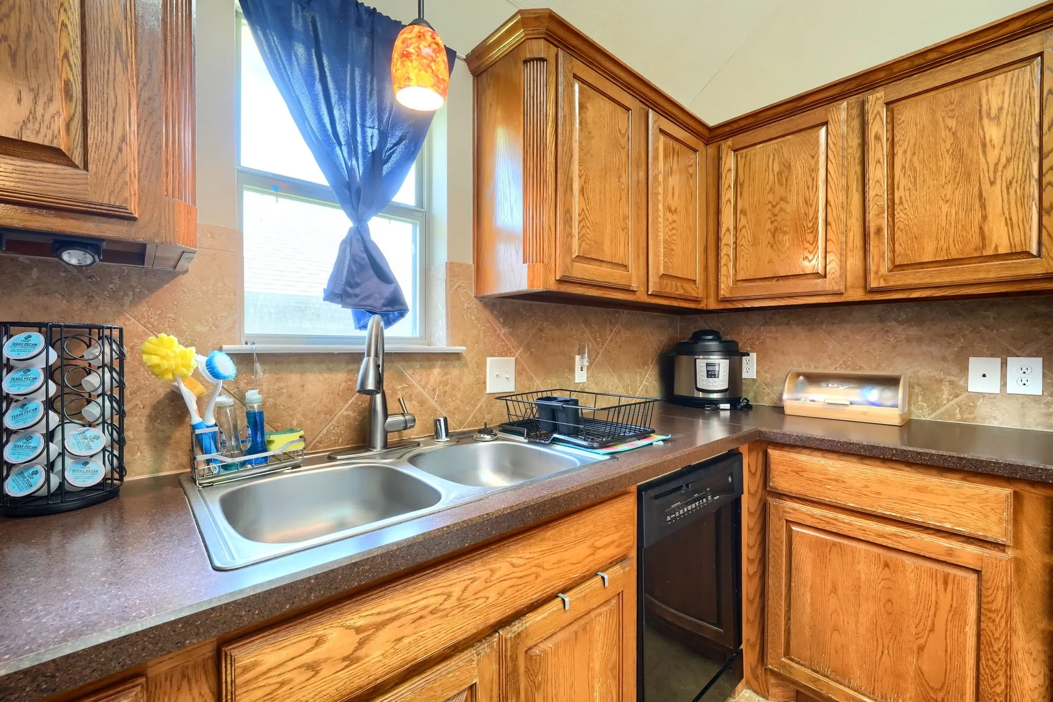 Single Family Residence For Sale in Denton County , 221 Quail Run, Aubrey, Texas 76227, 3 Bedroom, 2 Bathroom, 2 Garage spaces, 1,267 Sqft, built in 2006, mls#21330908, Real Estate Agent in Aubrey, Homes For Sale in Denton county, Homes For Sale in Aubrey, Realtor in Aubrey Texas, Real Estate Brokerage Independent Realty Texas, Luminita Cordes Realtor