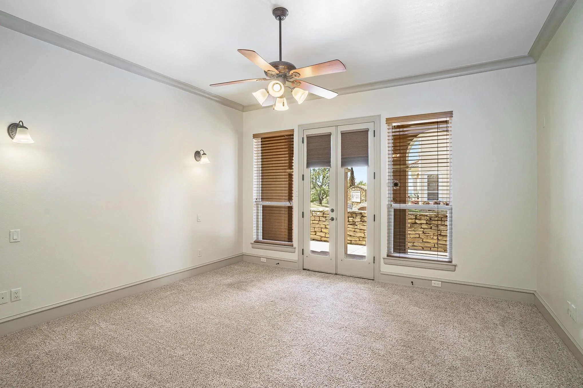 Single Family Residence For Rent in Tarrant County , 7713 Lakeview Circle, Fort Worth, Texas 76179, 4 Bedroom, 3 Bathroom, 2 Garage spaces, 3,817 Sqft, built in 2006, mls#21335104, Real Estate Agent in Fort Worth, Homes For Rent in Tarrant county, Homes For Rent in Fort Worth, Realtor in Fort Worth Texas, Real Estate Brokerage Independent Realty Texas, Luminita Cordes Realtor