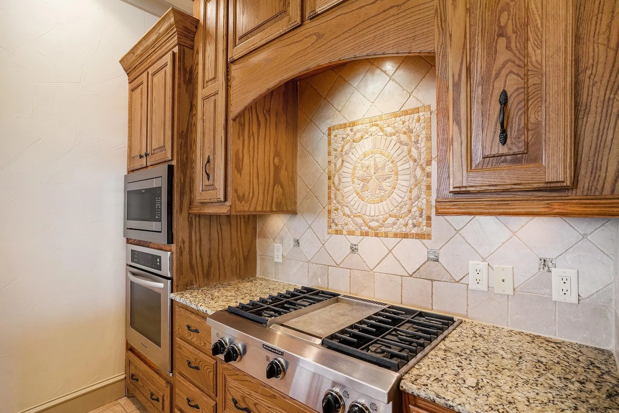 Single Family Residence For Rent in Tarrant County , 7713 Lakeview Circle, Fort Worth, Texas 76179, 4 Bedroom, 3 Bathroom, 2 Garage spaces, 3,817 Sqft, built in 2006, mls#21335104, Real Estate Agent in Fort Worth, Homes For Rent in Tarrant county, Homes For Rent in Fort Worth, Realtor in Fort Worth Texas, Real Estate Brokerage Independent Realty Texas, Luminita Cordes Realtor