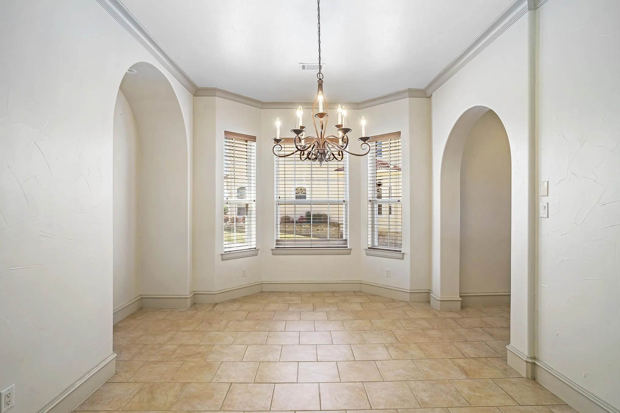 Single Family Residence For Rent in Tarrant County , 7713 Lakeview Circle, Fort Worth, Texas 76179, 4 Bedroom, 3 Bathroom, 2 Garage spaces, 3,817 Sqft, built in 2006, mls#21335104, Real Estate Agent in Fort Worth, Homes For Rent in Tarrant county, Homes For Rent in Fort Worth, Realtor in Fort Worth Texas, Real Estate Brokerage Independent Realty Texas, Luminita Cordes Realtor