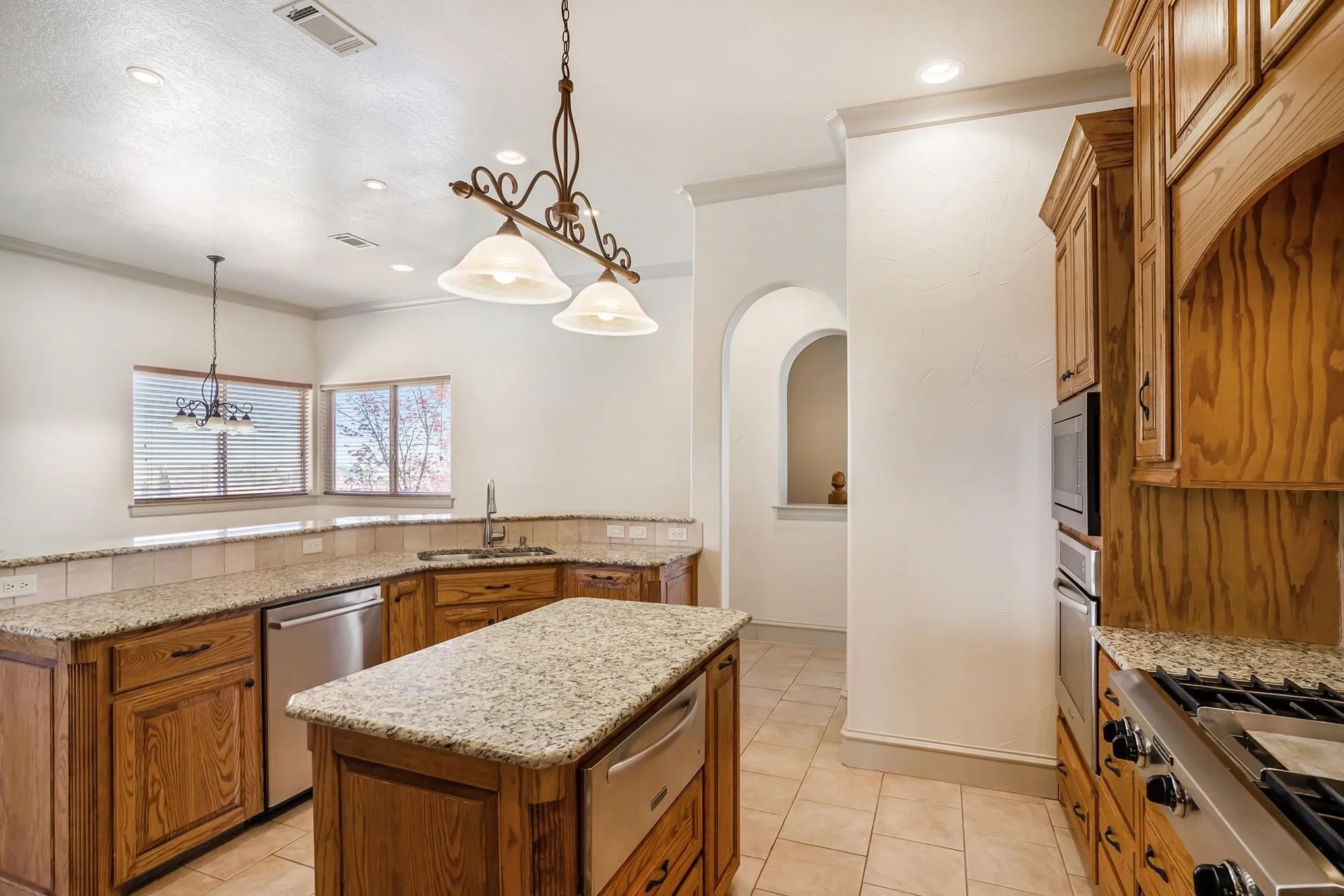 Single Family Residence For Rent in Tarrant County , 7713 Lakeview Circle, Fort Worth, Texas 76179, 4 Bedroom, 3 Bathroom, 2 Garage spaces, 3,817 Sqft, built in 2006, mls#21335104, Real Estate Agent in Fort Worth, Homes For Rent in Tarrant county, Homes For Rent in Fort Worth, Realtor in Fort Worth Texas, Real Estate Brokerage Independent Realty Texas, Luminita Cordes Realtor
