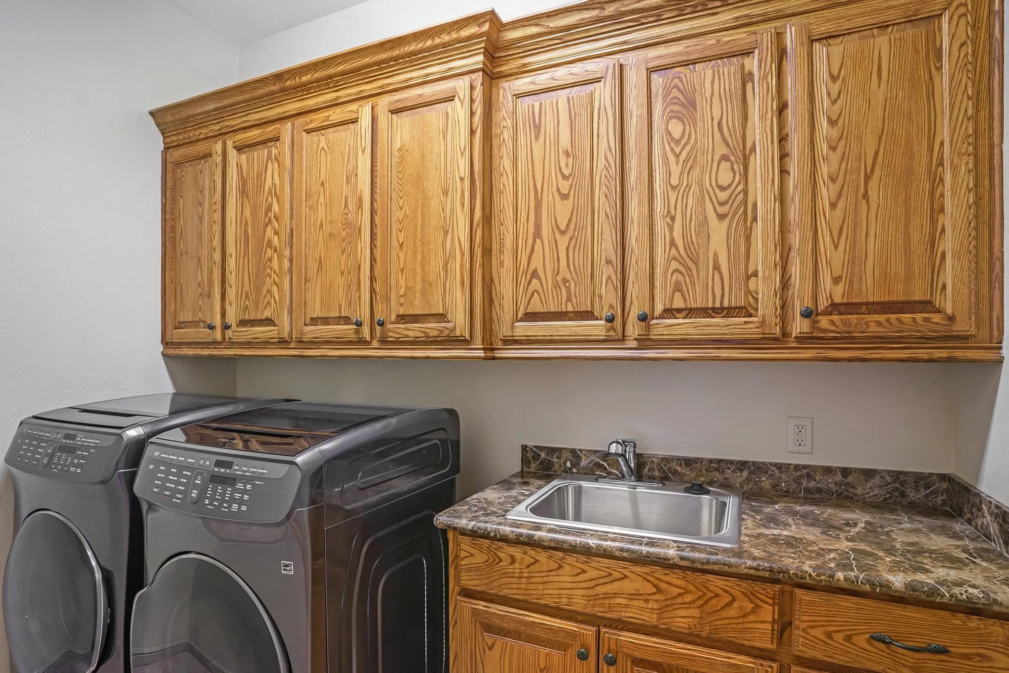 Single Family Residence For Rent in Tarrant County , 7713 Lakeview Circle, Fort Worth, Texas 76179, 4 Bedroom, 3 Bathroom, 2 Garage spaces, 3,817 Sqft, built in 2006, mls#21335104, Real Estate Agent in Fort Worth, Homes For Rent in Tarrant county, Homes For Rent in Fort Worth, Realtor in Fort Worth Texas, Real Estate Brokerage Independent Realty Texas, Luminita Cordes Realtor