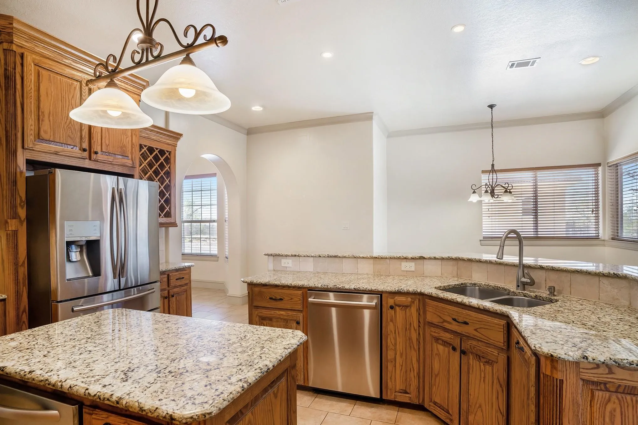 Single Family Residence For Rent in Tarrant County , 7713 Lakeview Circle, Fort Worth, Texas 76179, 4 Bedroom, 3 Bathroom, 2 Garage spaces, 3,817 Sqft, built in 2006, mls#21335104, Real Estate Agent in Fort Worth, Homes For Rent in Tarrant county, Homes For Rent in Fort Worth, Realtor in Fort Worth Texas, Real Estate Brokerage Independent Realty Texas, Luminita Cordes Realtor