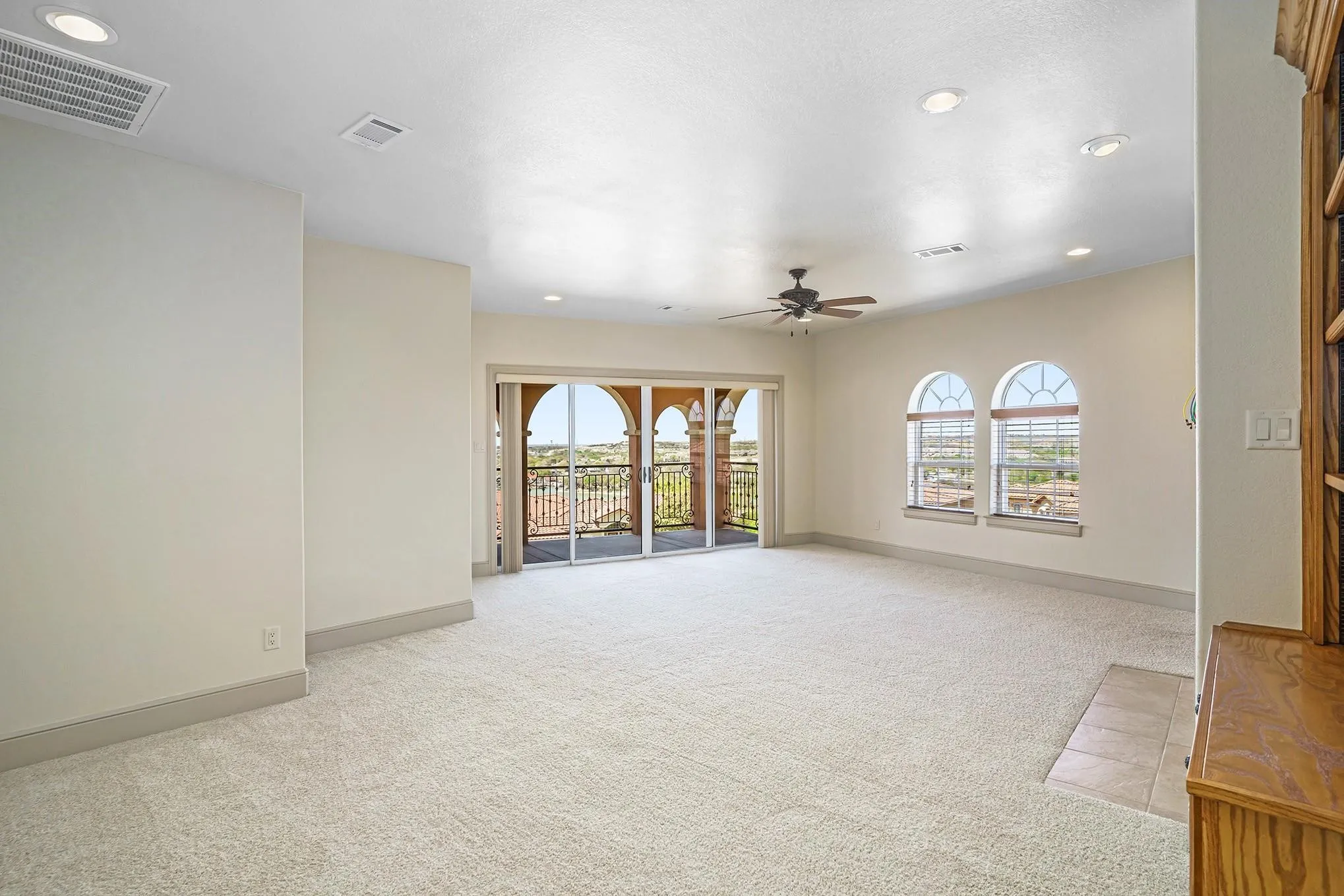 Single Family Residence For Rent in Tarrant County , 7713 Lakeview Circle, Fort Worth, Texas 76179, 4 Bedroom, 3 Bathroom, 2 Garage spaces, 3,817 Sqft, built in 2006, mls#21335104, Real Estate Agent in Fort Worth, Homes For Rent in Tarrant county, Homes For Rent in Fort Worth, Realtor in Fort Worth Texas, Real Estate Brokerage Independent Realty Texas, Luminita Cordes Realtor