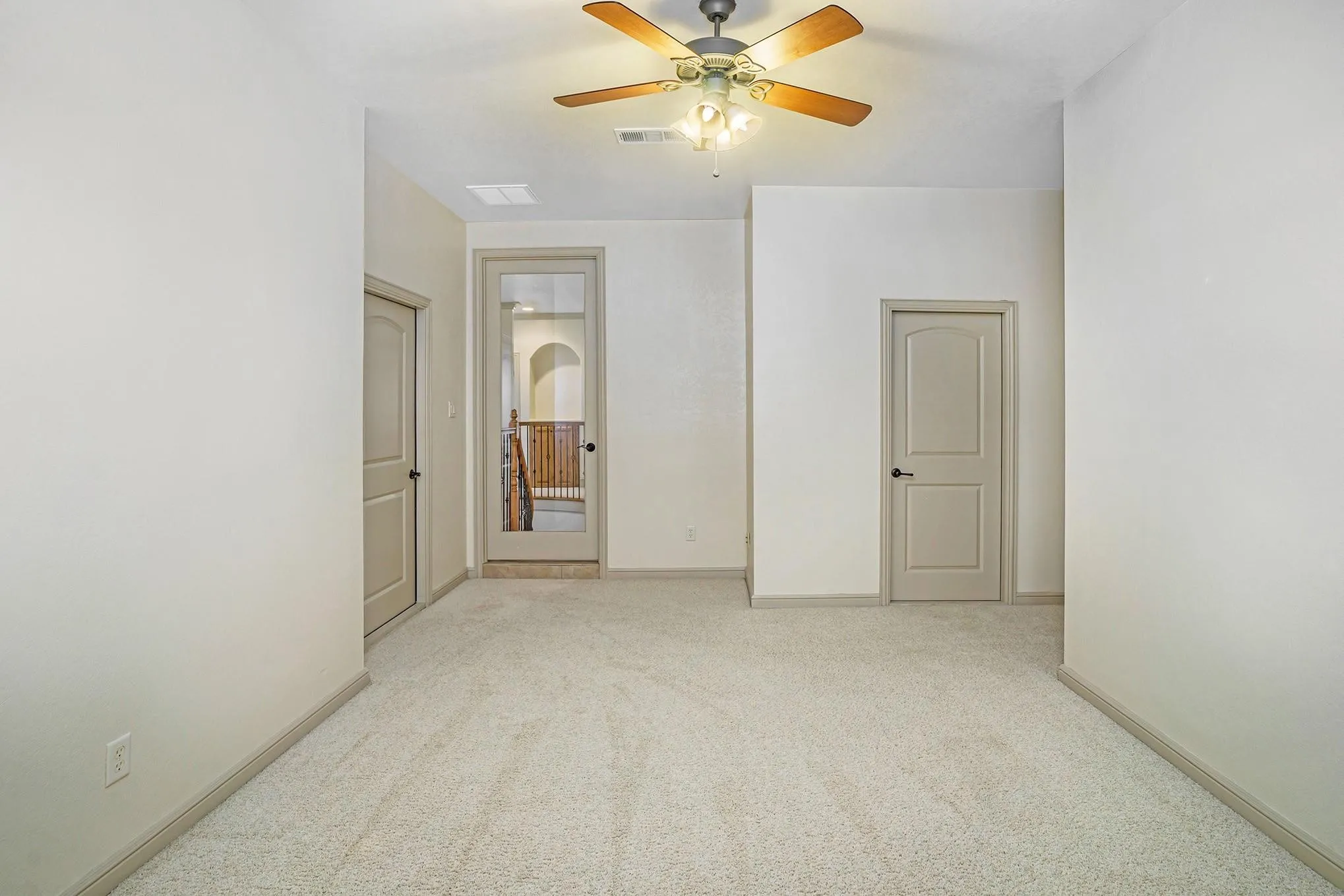 Single Family Residence For Rent in Tarrant County , 7713 Lakeview Circle, Fort Worth, Texas 76179, 4 Bedroom, 3 Bathroom, 2 Garage spaces, 3,817 Sqft, built in 2006, mls#21335104, Real Estate Agent in Fort Worth, Homes For Rent in Tarrant county, Homes For Rent in Fort Worth, Realtor in Fort Worth Texas, Real Estate Brokerage Independent Realty Texas, Luminita Cordes Realtor