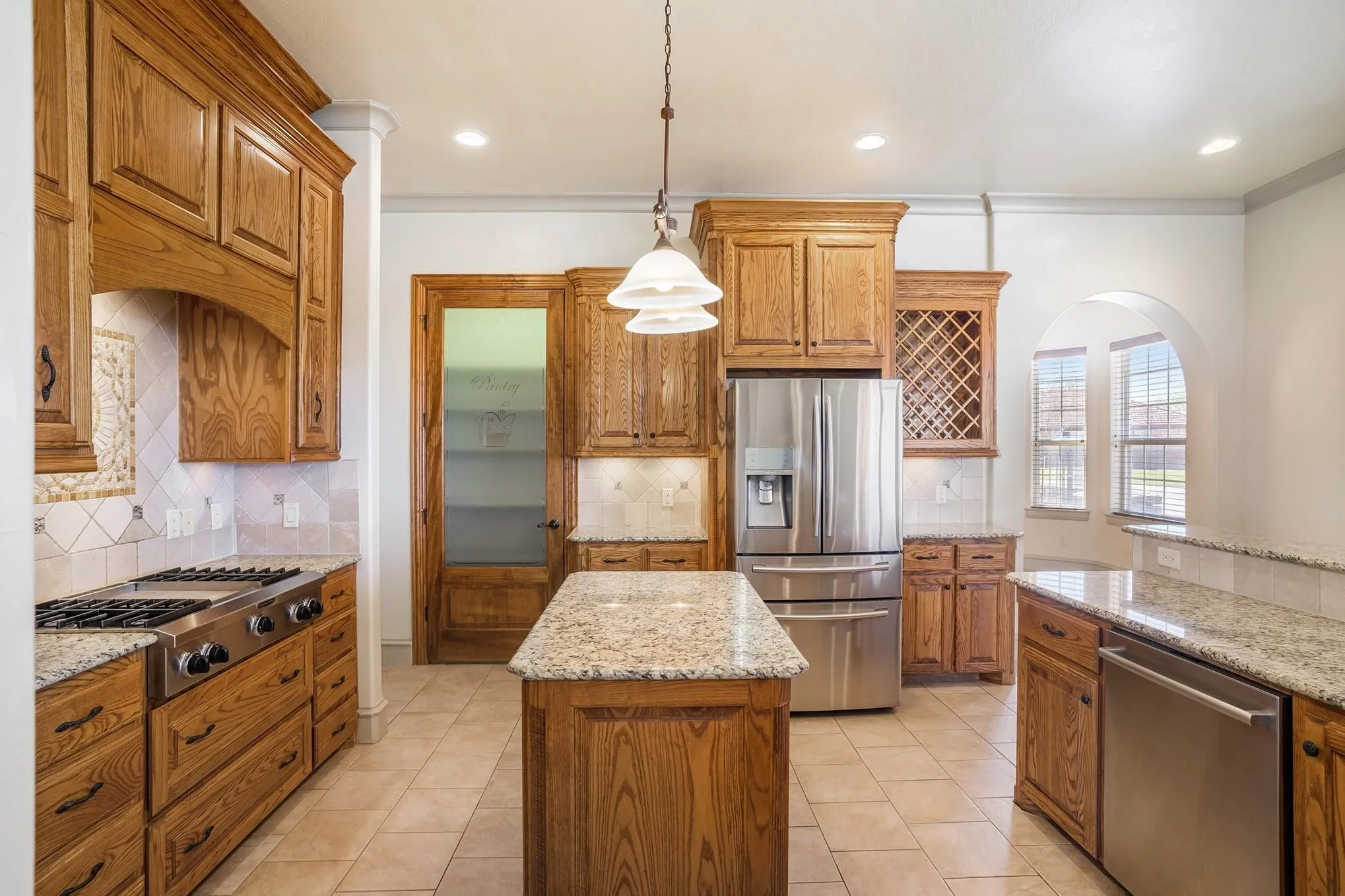 Single Family Residence For Rent in Tarrant County , 7713 Lakeview Circle, Fort Worth, Texas 76179, 4 Bedroom, 3 Bathroom, 2 Garage spaces, 3,817 Sqft, built in 2006, mls#21335104, Real Estate Agent in Fort Worth, Homes For Rent in Tarrant county, Homes For Rent in Fort Worth, Realtor in Fort Worth Texas, Real Estate Brokerage Independent Realty Texas, Luminita Cordes Realtor
