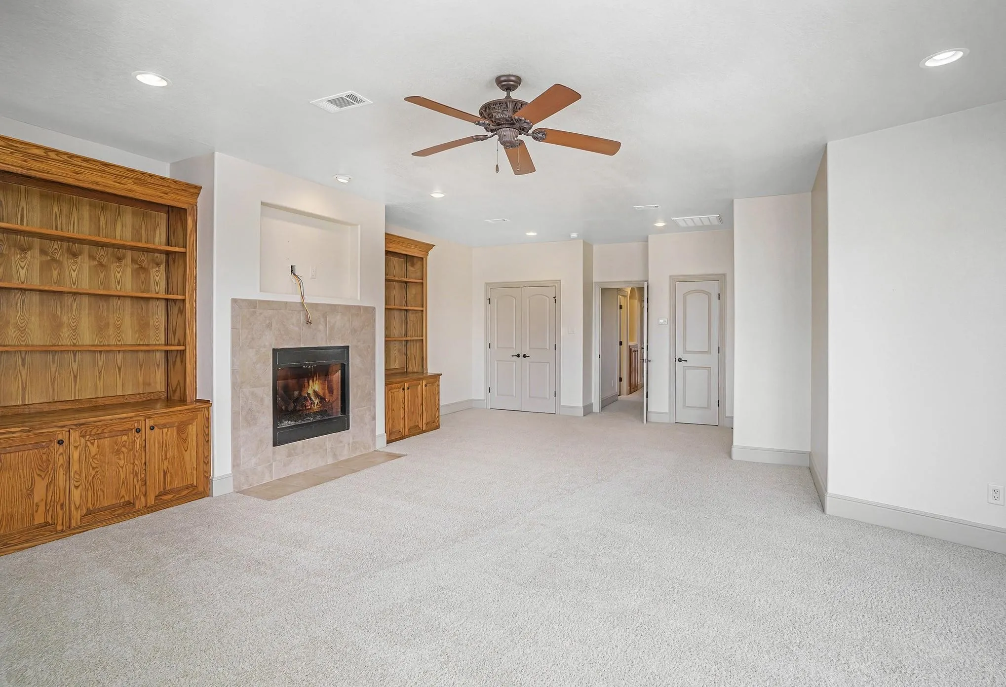 Single Family Residence For Rent in Tarrant County , 7713 Lakeview Circle, Fort Worth, Texas 76179, 4 Bedroom, 3 Bathroom, 2 Garage spaces, 3,817 Sqft, built in 2006, mls#21335104, Real Estate Agent in Fort Worth, Homes For Rent in Tarrant county, Homes For Rent in Fort Worth, Realtor in Fort Worth Texas, Real Estate Brokerage Independent Realty Texas, Luminita Cordes Realtor