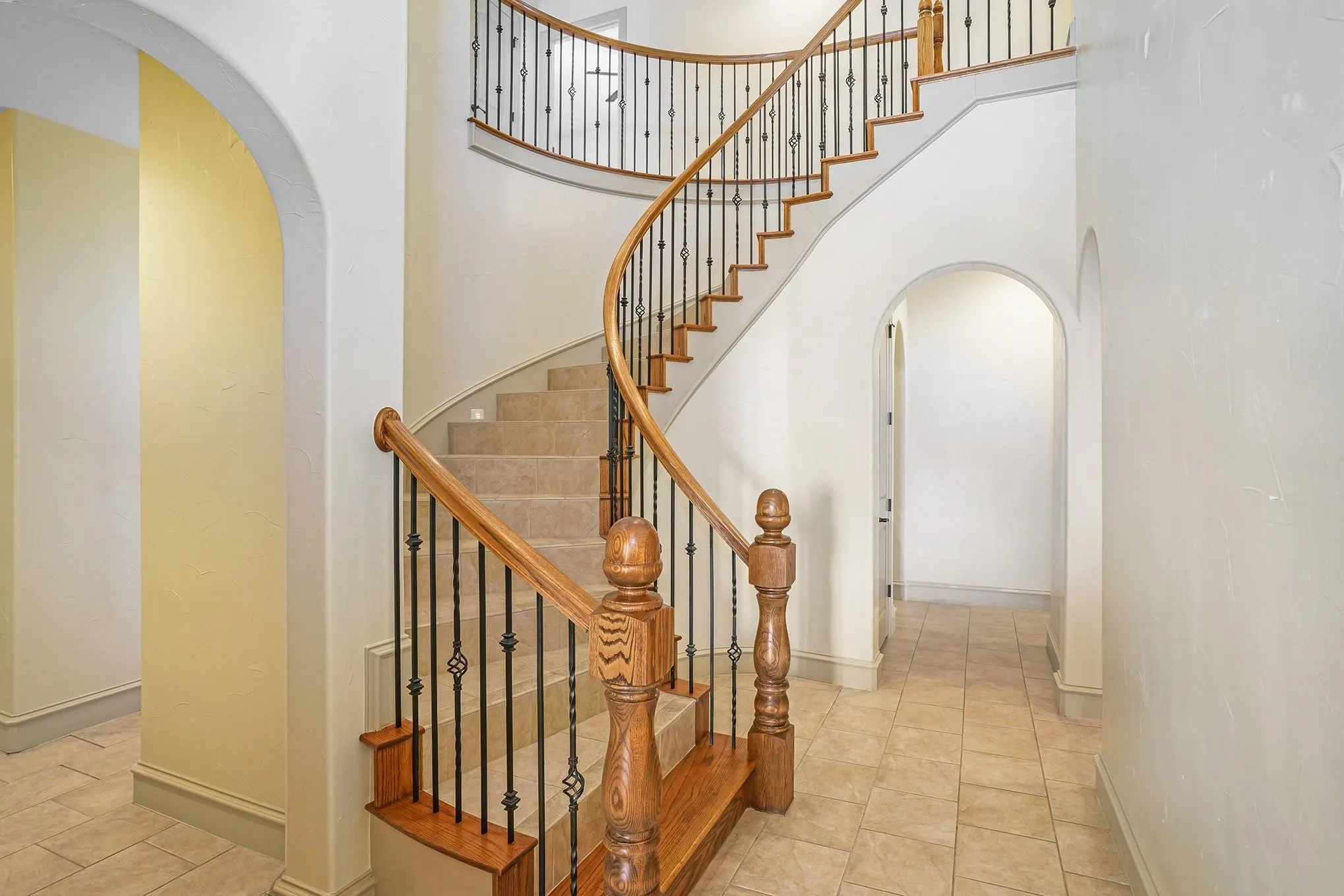 Single Family Residence For Rent in Tarrant County , 7713 Lakeview Circle, Fort Worth, Texas 76179, 4 Bedroom, 3 Bathroom, 2 Garage spaces, 3,817 Sqft, built in 2006, mls#21335104, Real Estate Agent in Fort Worth, Homes For Rent in Tarrant county, Homes For Rent in Fort Worth, Realtor in Fort Worth Texas, Real Estate Brokerage Independent Realty Texas, Luminita Cordes Realtor