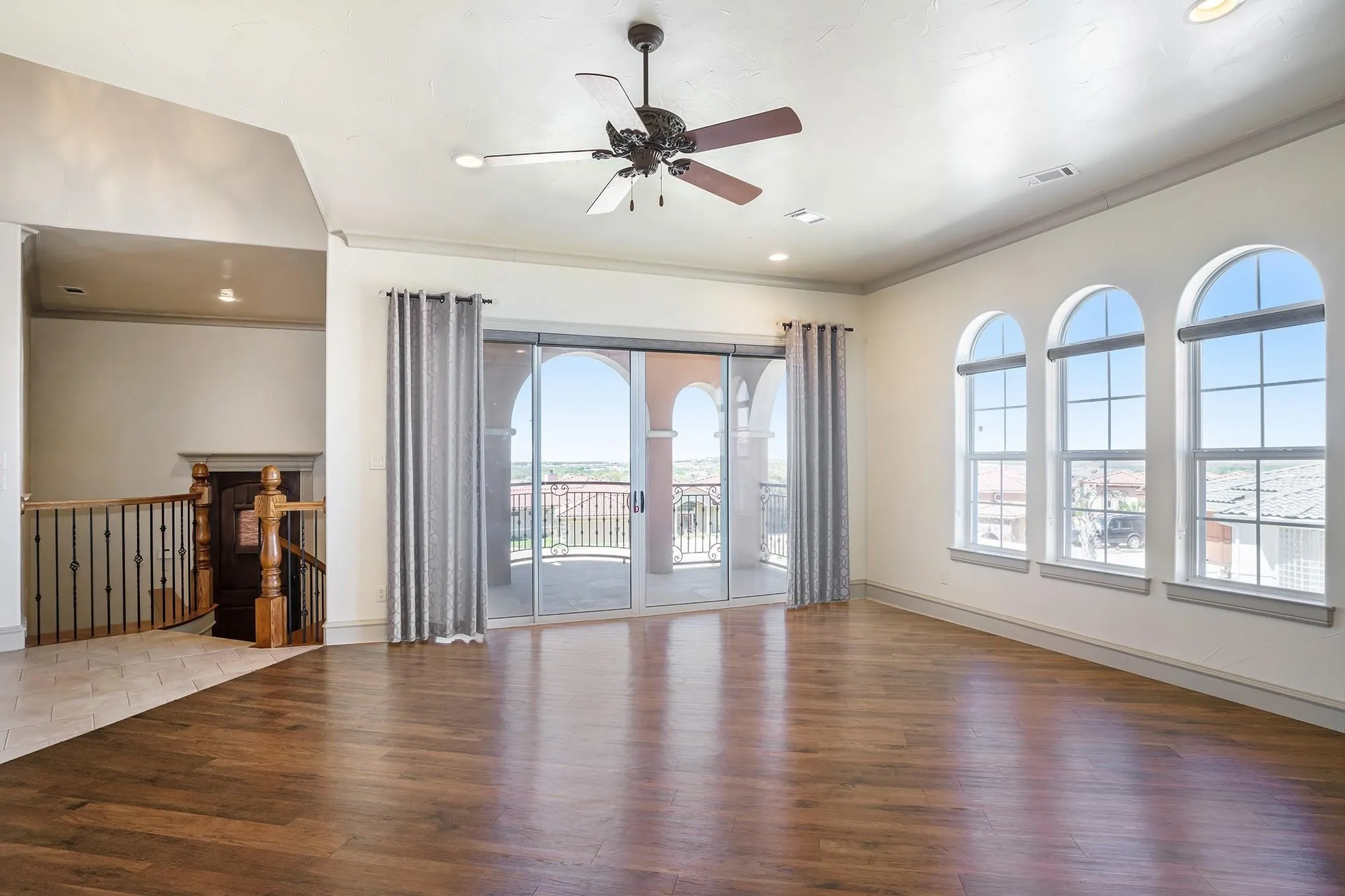 Single Family Residence For Rent in Tarrant County , 7713 Lakeview Circle, Fort Worth, Texas 76179, 4 Bedroom, 3 Bathroom, 2 Garage spaces, 3,817 Sqft, built in 2006, mls#21335104, Real Estate Agent in Fort Worth, Homes For Rent in Tarrant county, Homes For Rent in Fort Worth, Realtor in Fort Worth Texas, Real Estate Brokerage Independent Realty Texas, Luminita Cordes Realtor