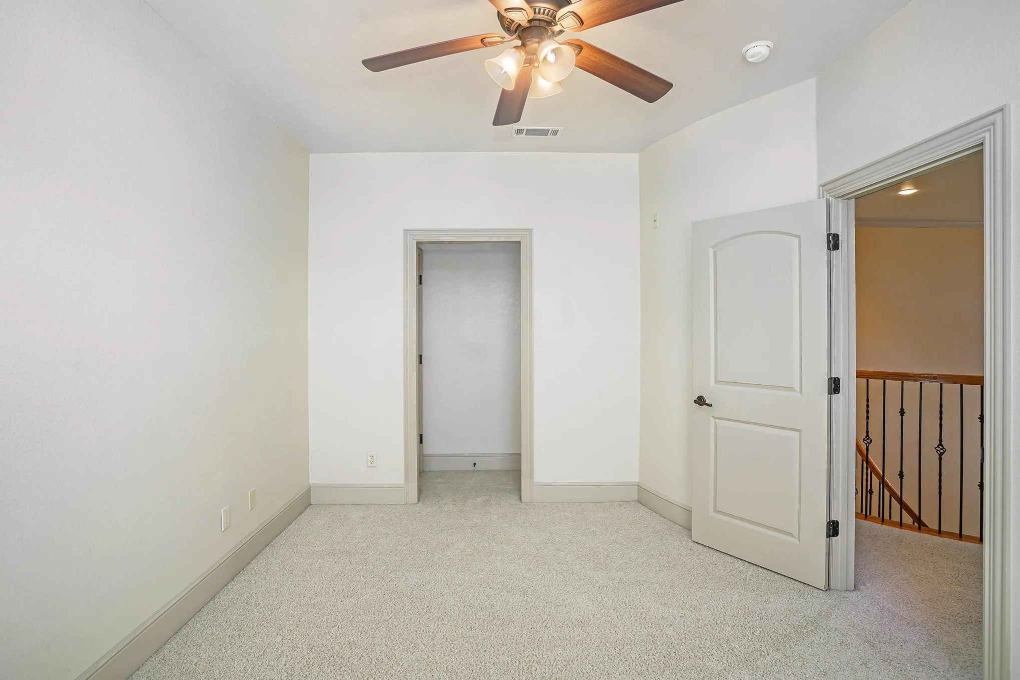 Single Family Residence For Rent in Tarrant County , 7713 Lakeview Circle, Fort Worth, Texas 76179, 4 Bedroom, 3 Bathroom, 2 Garage spaces, 3,817 Sqft, built in 2006, mls#21335104, Real Estate Agent in Fort Worth, Homes For Rent in Tarrant county, Homes For Rent in Fort Worth, Realtor in Fort Worth Texas, Real Estate Brokerage Independent Realty Texas, Luminita Cordes Realtor