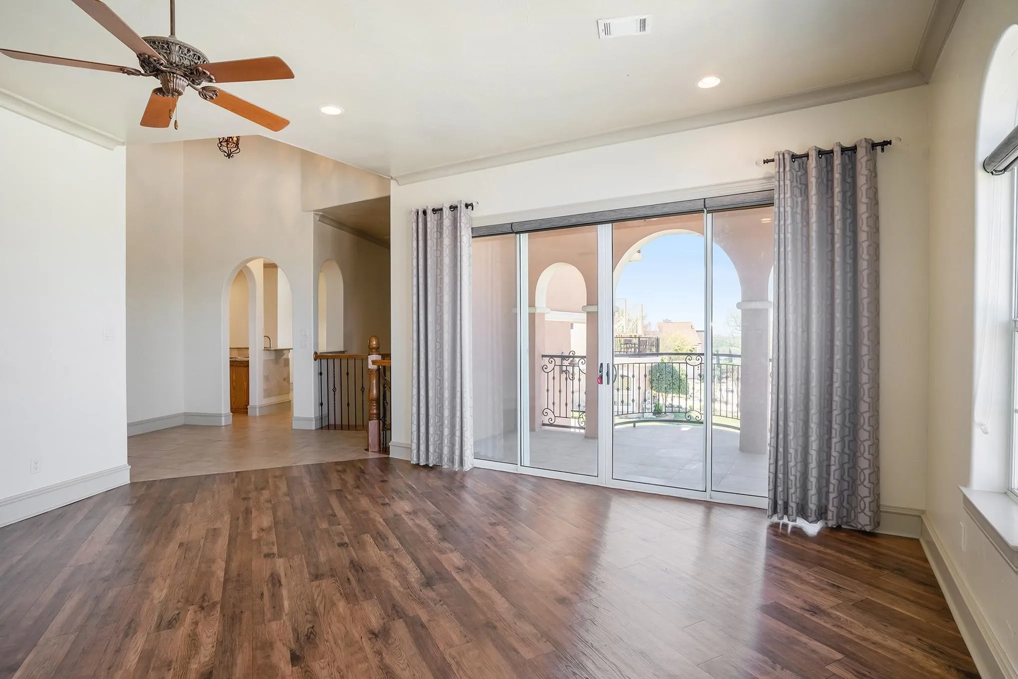 Single Family Residence For Rent in Tarrant County , 7713 Lakeview Circle, Fort Worth, Texas 76179, 4 Bedroom, 3 Bathroom, 2 Garage spaces, 3,817 Sqft, built in 2006, mls#21335104, Real Estate Agent in Fort Worth, Homes For Rent in Tarrant county, Homes For Rent in Fort Worth, Realtor in Fort Worth Texas, Real Estate Brokerage Independent Realty Texas, Luminita Cordes Realtor
