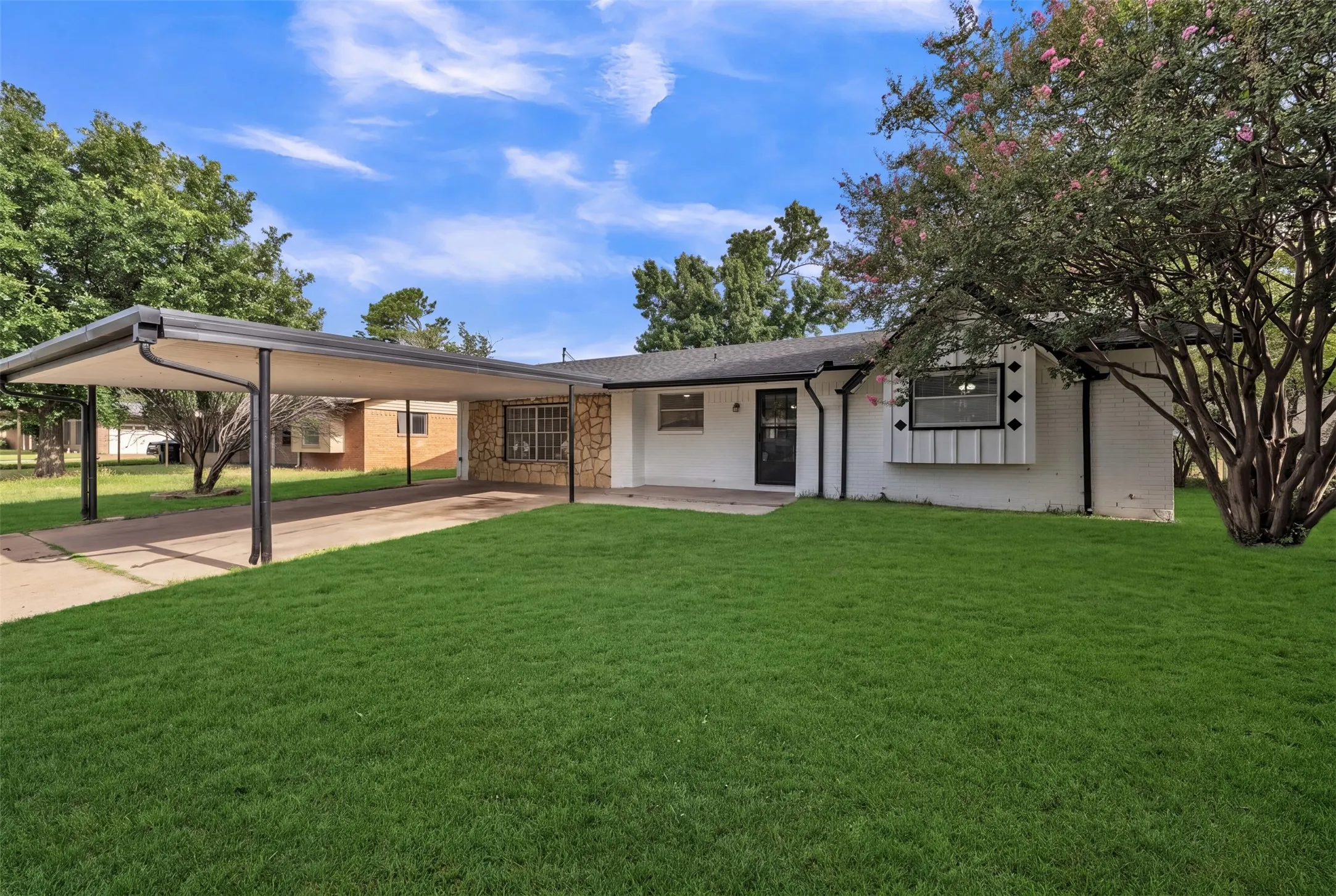 Single Family Residence For Sale in Palo Pinto County , 3407 NE 10th Street, Mineral Wells, Texas 76067, 4 Bedroom, 2 Bathroom, Garage spaces, 1,959 Sqft, built in 1967, mls#21334892, Real Estate Agent in Mineral Wells, Homes For Sale in Palo Pinto county, Homes For Sale in Mineral Wells, Realtor in Mineral Wells Texas, Real Estate Brokerage Independent Realty Texas, Luminita Cordes Realtor